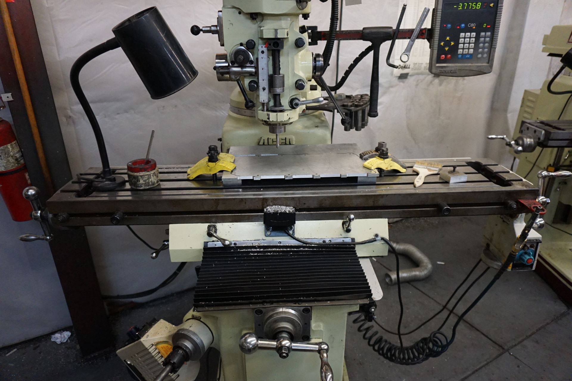 2005 ACER MANUAL VERTICAL MILLING MACHINE, MODEL EVS-3VK, S/N M5050095S9, NEWALL C80 2 AXIS DRO, 10" - Image 3 of 6