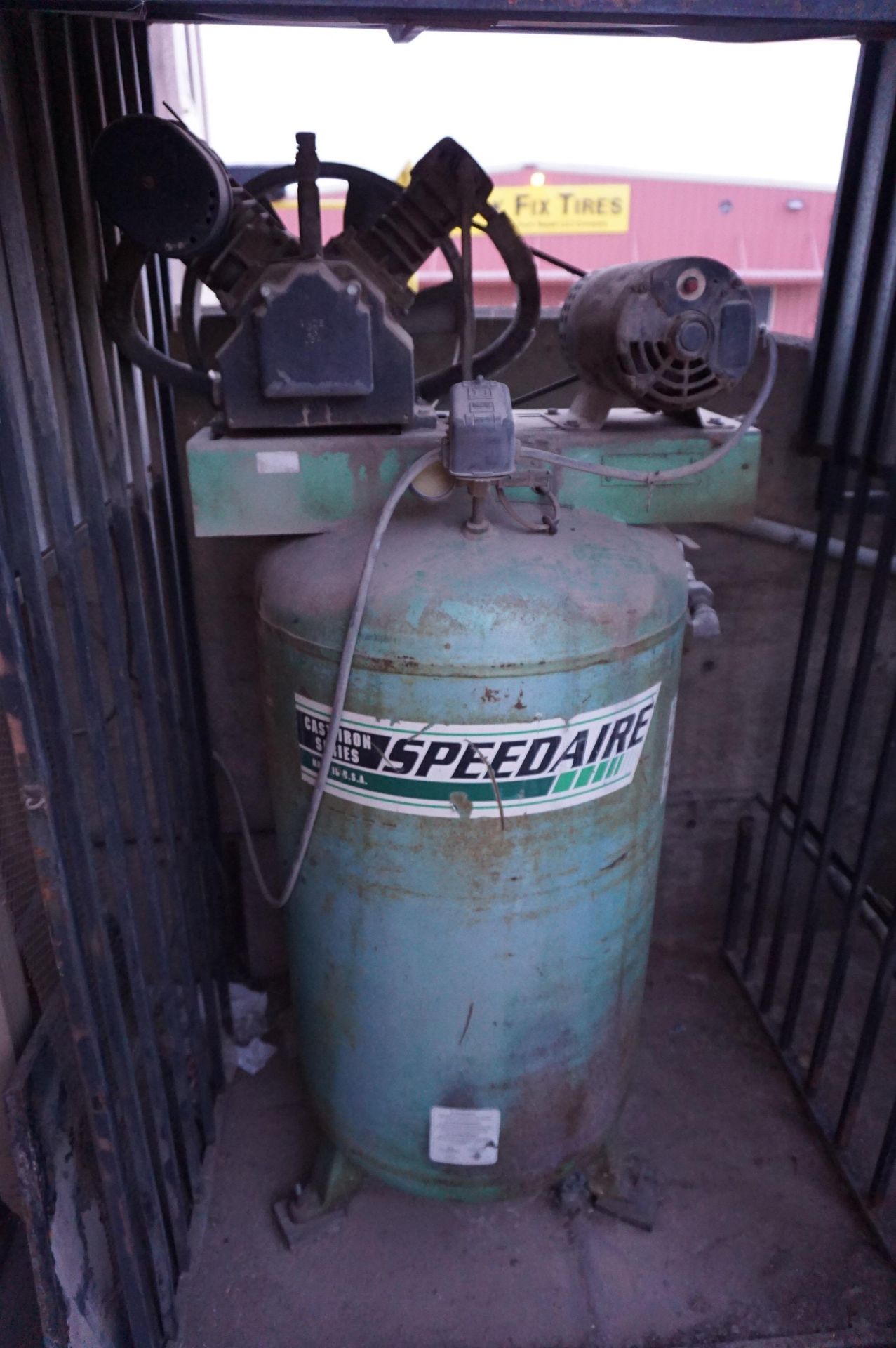 GARDNER DENVER AIR COMPRESSOR, MODEL LHRA15-12, S/N R0041968, 15 HP, 120 GALLON, SPEEDAIRE AIR - Image 5 of 9