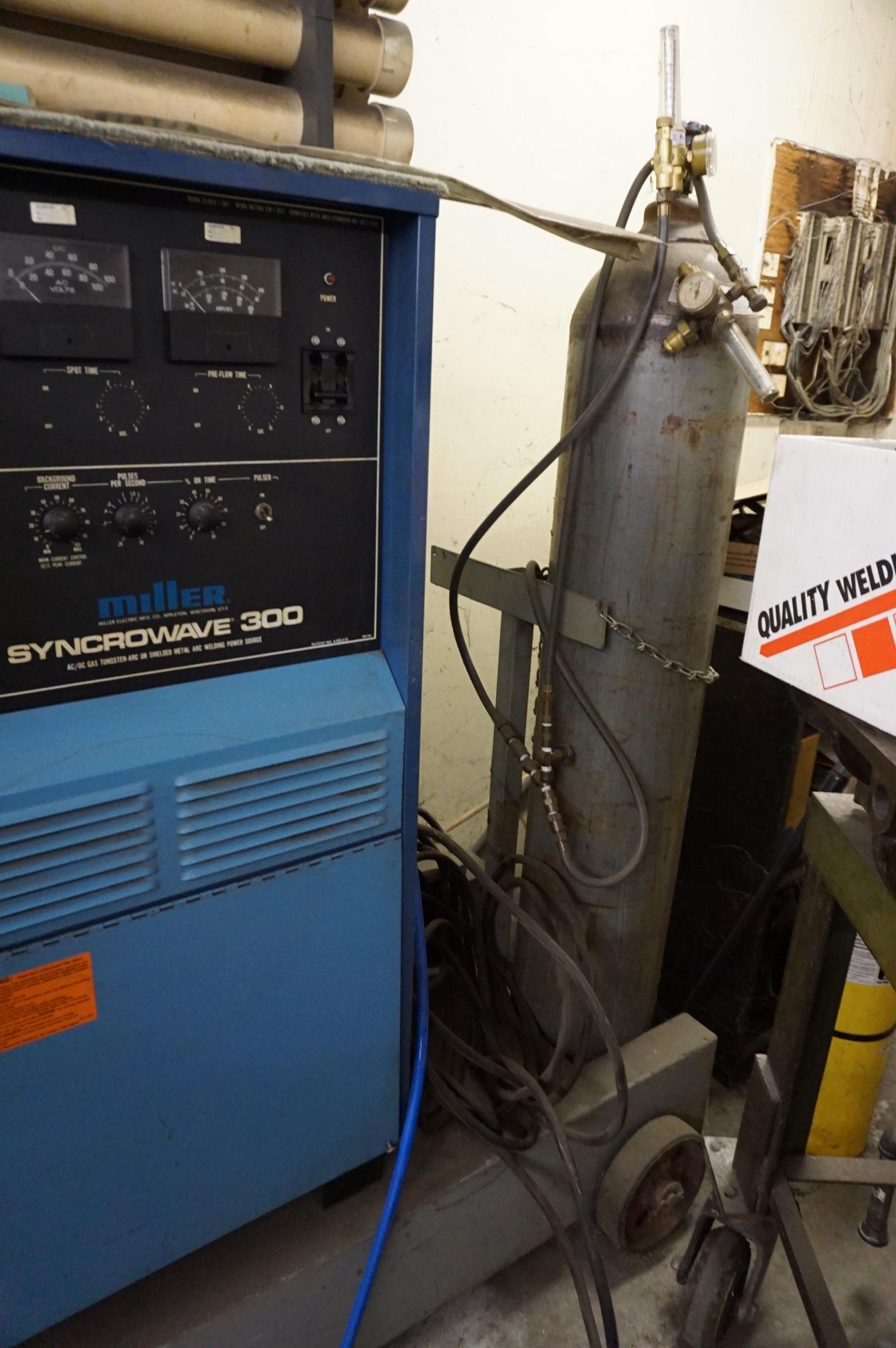 MILLER SYNCROWAVE 300 WELDER WITH ROLLING CART AND WELDING RODS - Image 3 of 4