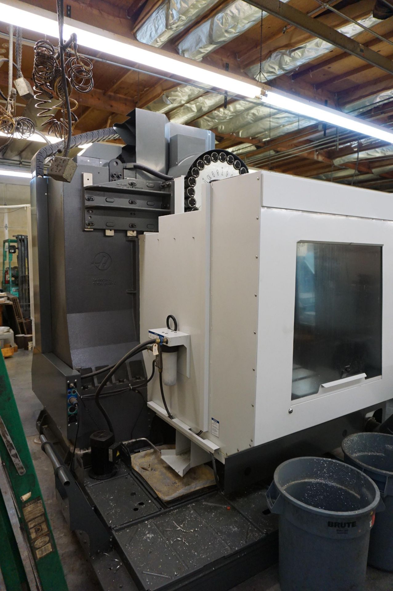 2015 HAAS VF-5/40 CNC VERTICAL MACHINING CENTER, S/N 1124271, MFG. 06/2015, HAAS CONTROL, 30 HP 8100 - Image 4 of 12