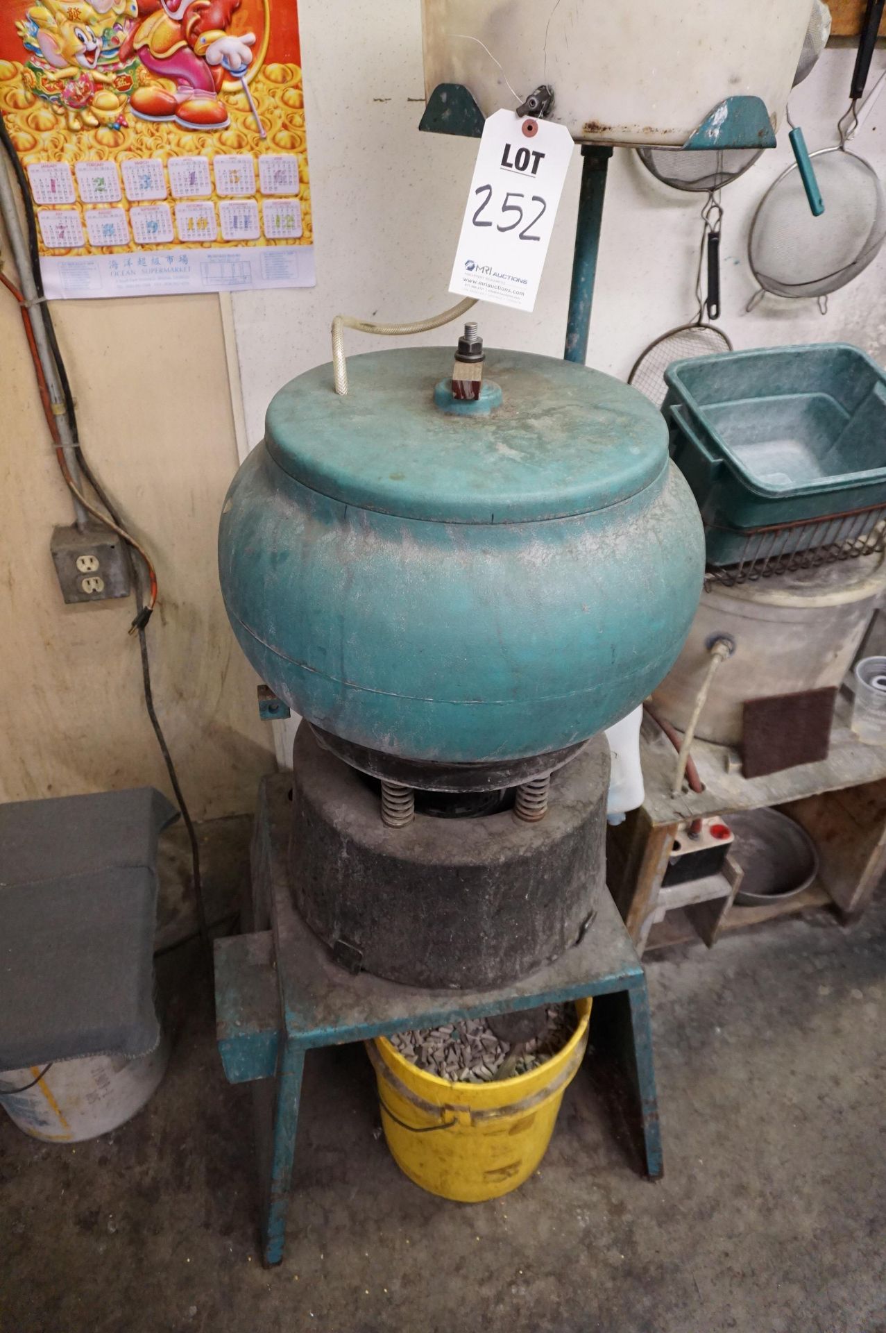 PARTS CLEANING STATION, TUMBLER AND TUMBLING MEDIA