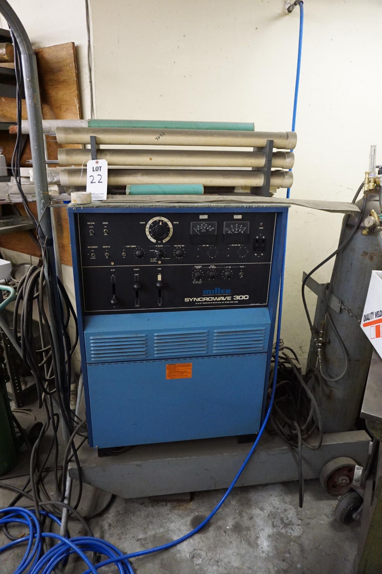 MILLER SYNCROWAVE 300 WELDER WITH ROLLING CART AND WELDING RODS