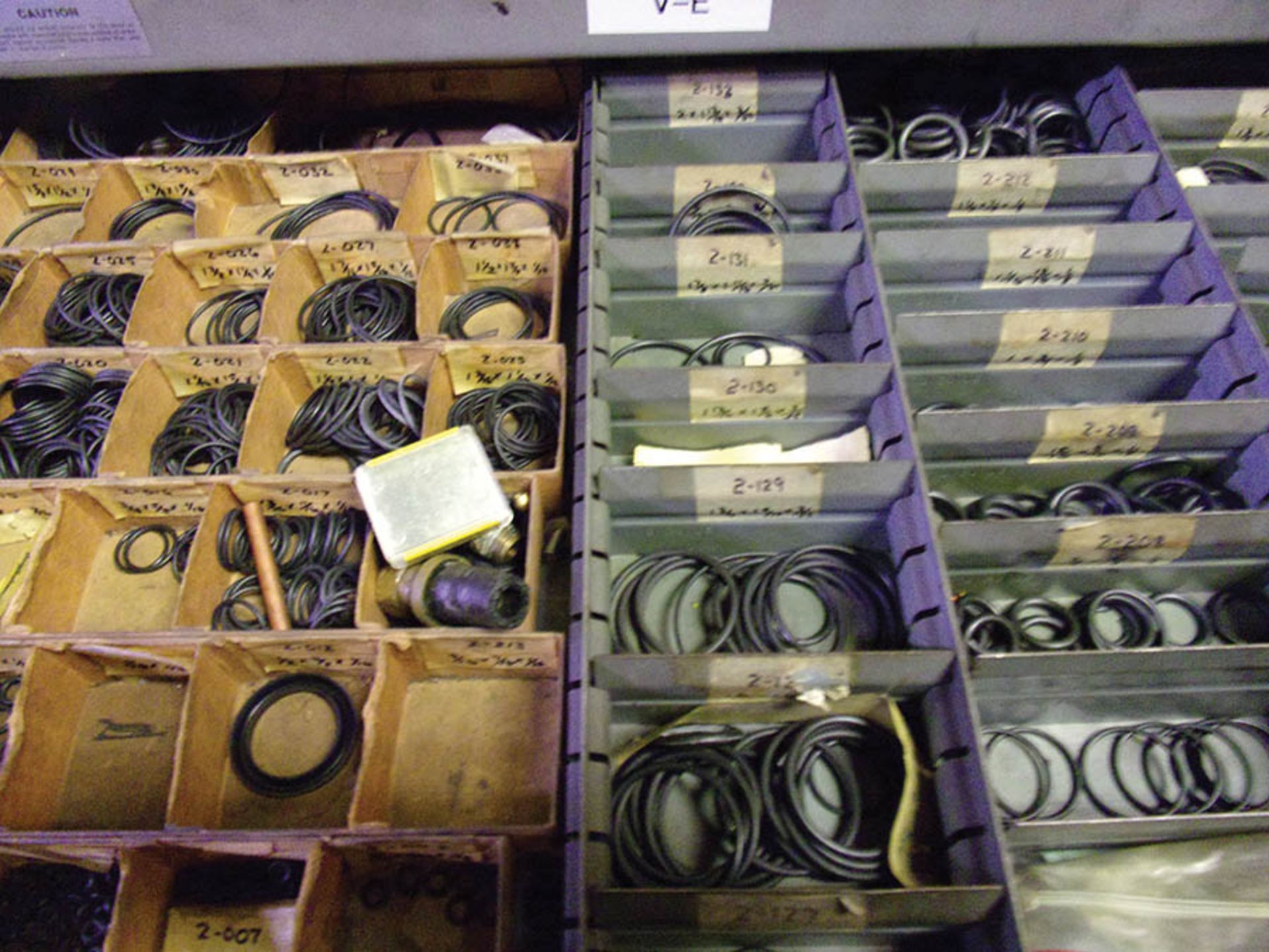 12-DRAWER VIDMAR CABINET WITH CONTENTS; ASSORTED O-RINGS & DOWEL PINS - Image 2 of 5