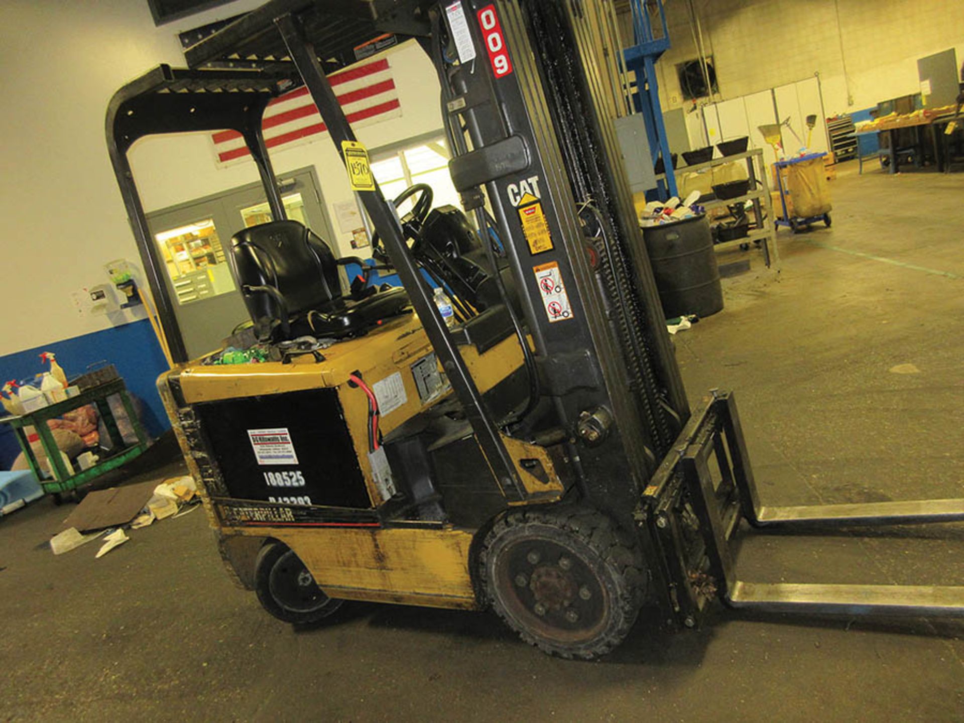 CATERPILLAR 3,500-LB. CAPACITY ELECTRIC FORKLIFT, MODEL EC25K, 36V., 3-STAGE MAST, 188'' MAX. LOAD - Image 3 of 3