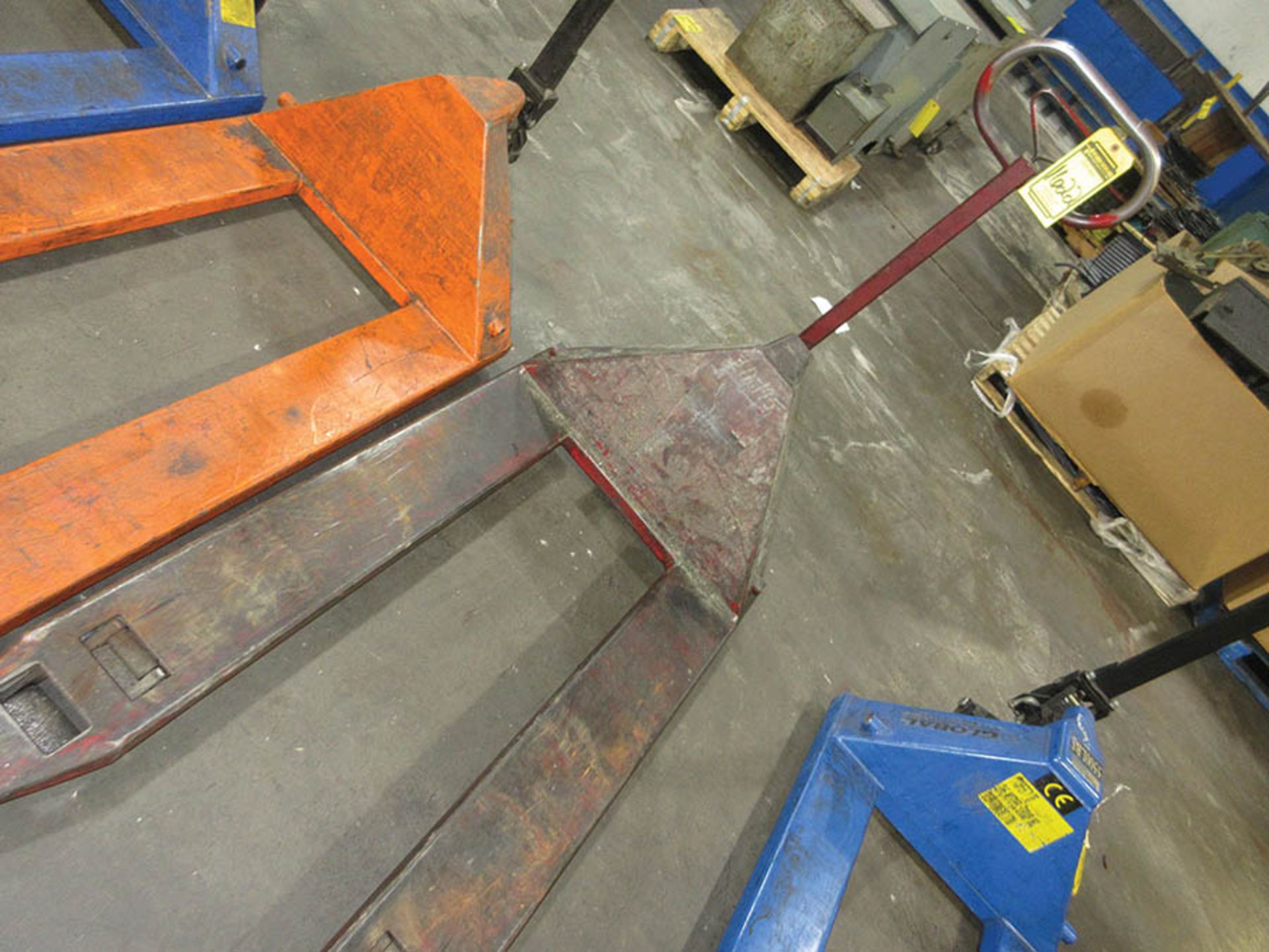 5,000-LB. CAPACITY PALLET JACK - Image 2 of 3