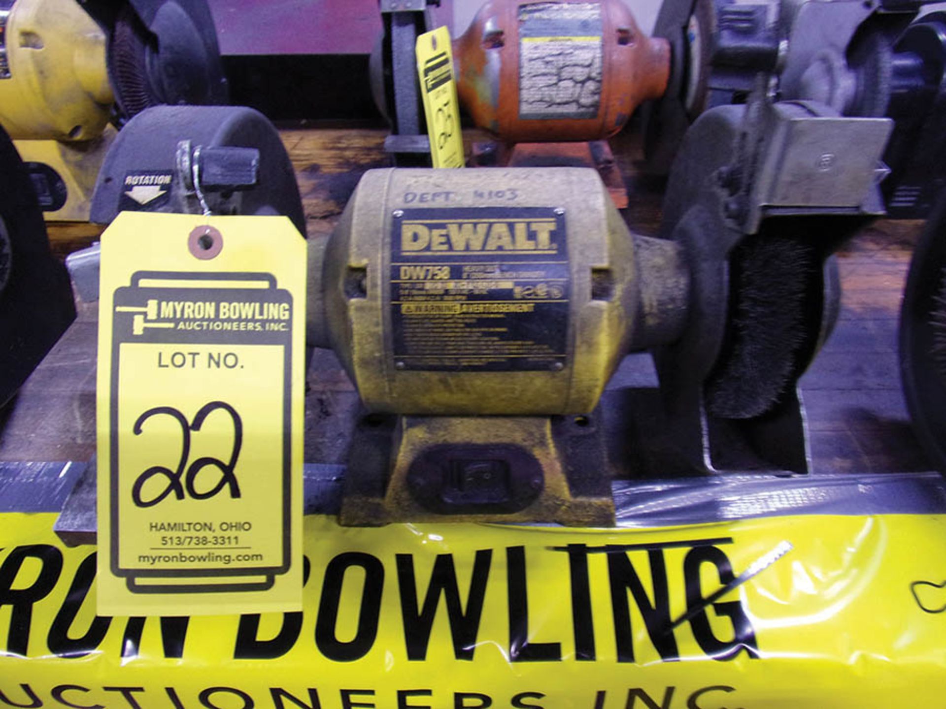 DEWALT DW758 8'' HD BENCH GRINDER; S/N YL86156