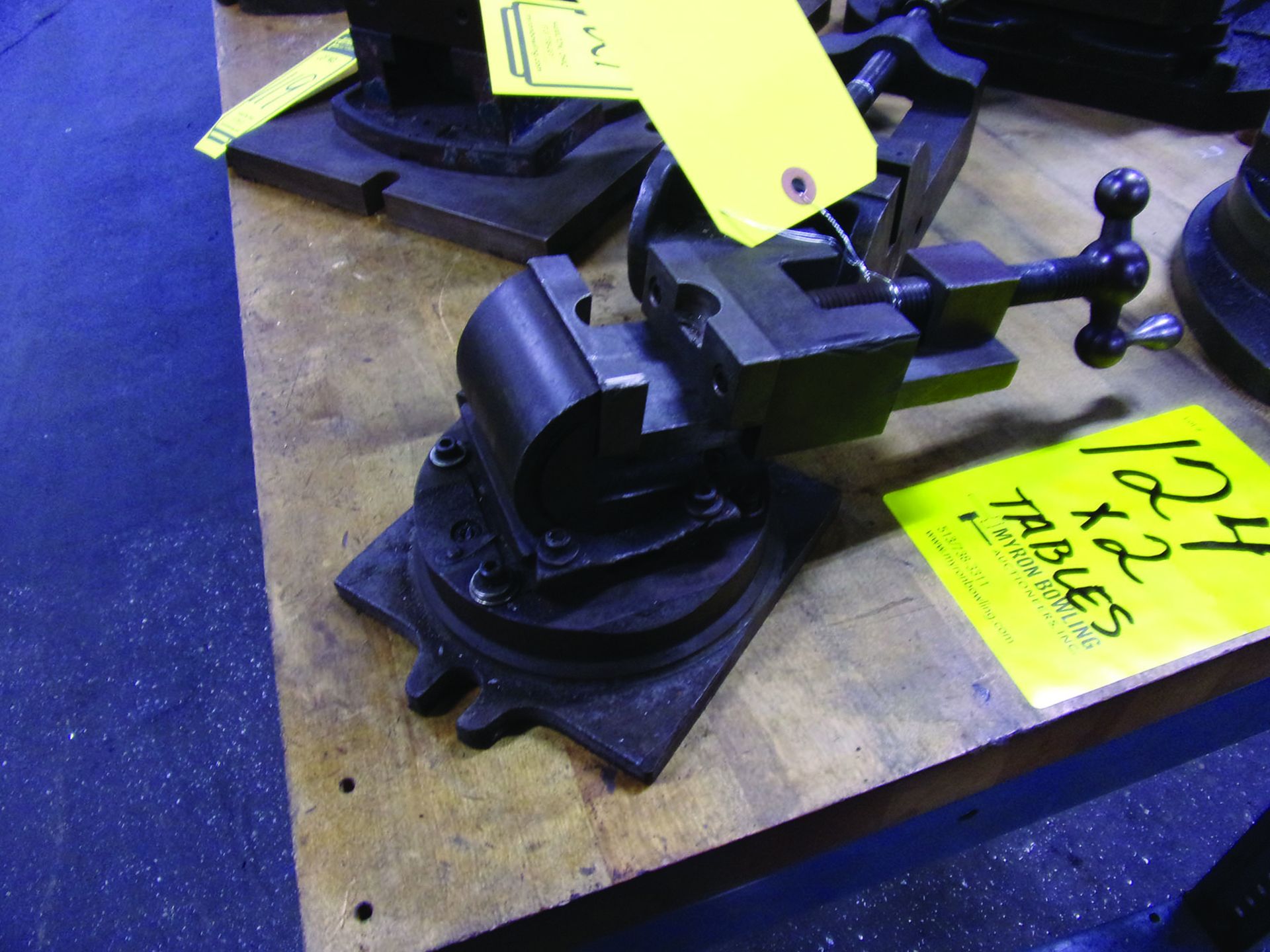 UVT CO. 2 1/2'' ANGLE MACHINE VISE