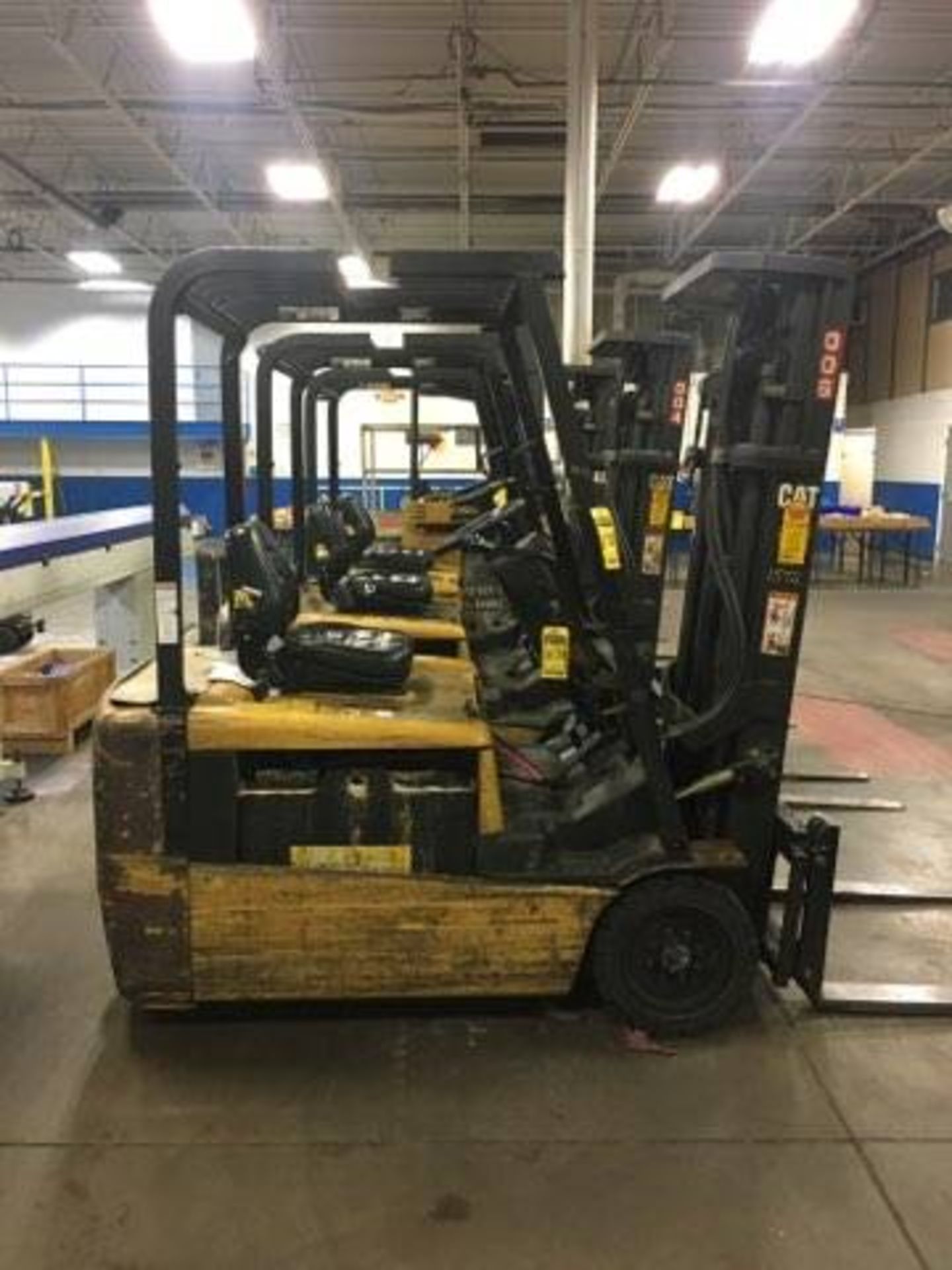 CATERPILLAR 3,500-LB. CAPACITY ELECTRIC FORKLIFT, MODEL EC25K, 36V., 3-STAGE MAST, 188'' MAX. LOAD