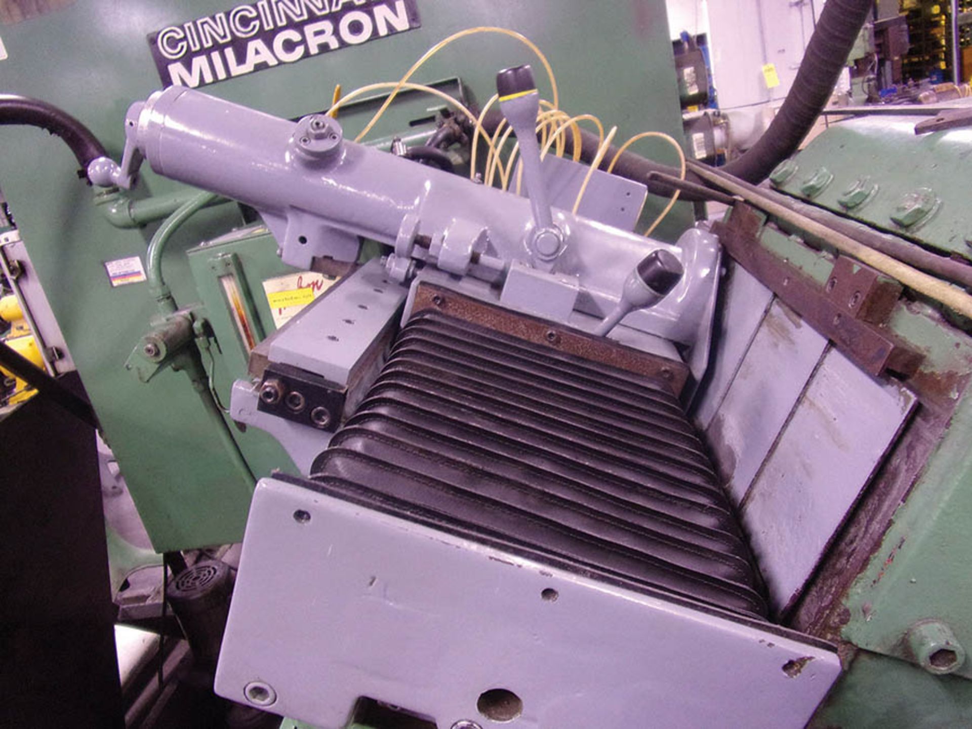 CINCINNATI MILACRON 230-10 TWIN GRIP CENTERLESS GRINDER; PB CONTROL, THRU FEED CONVEYOR, DRESSER - Image 5 of 8