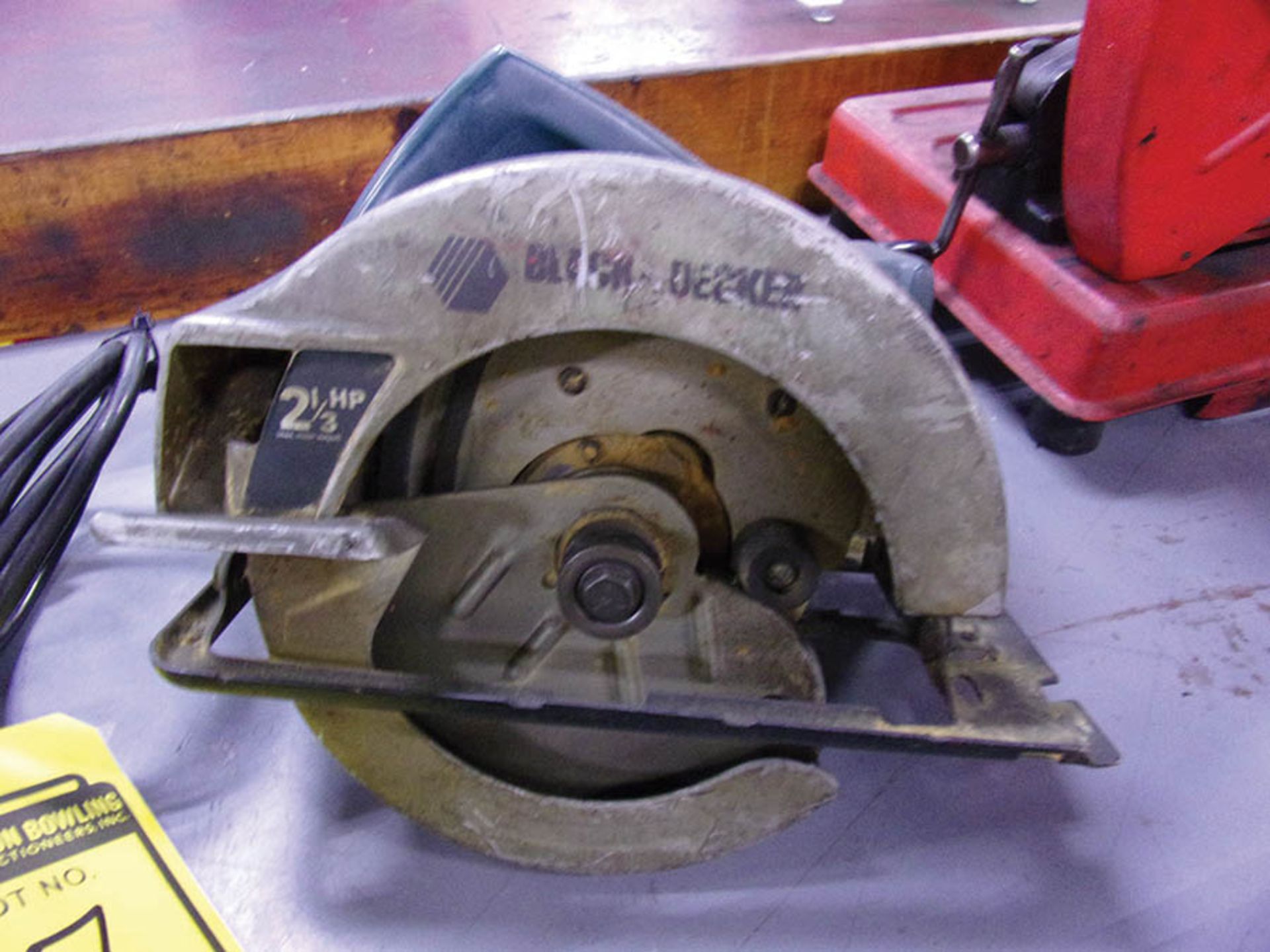 BLACK & DECKER 7 1/4'' CIRCULAR SAW; 2 1/3 HP