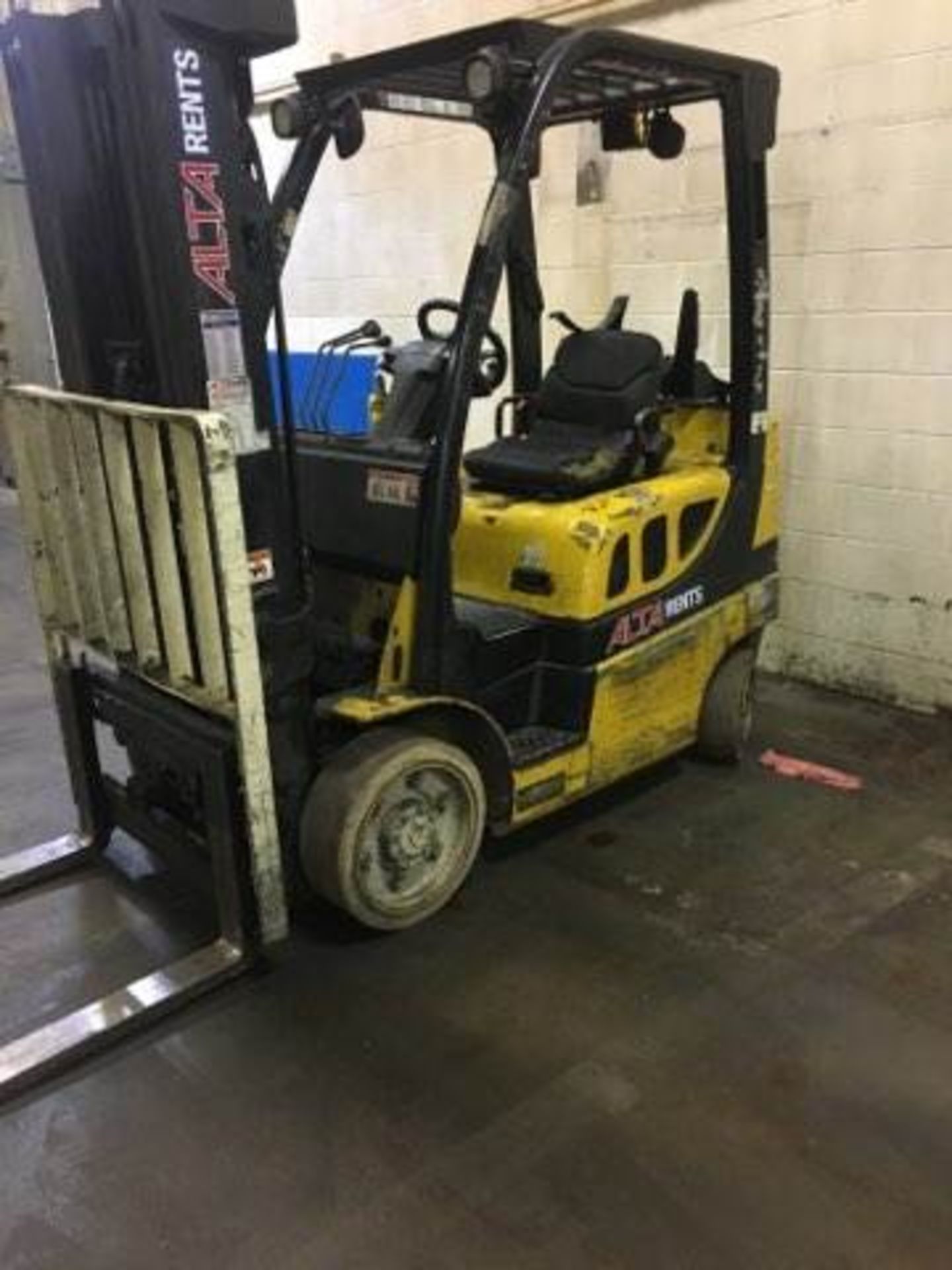 2014 YALE 5,000-LB. CAPACITY LPG FORKLIFT, MODEL GLC050VX, 3-STAGE MAST, 194.9'' MAX LOAD HEIGHT, - Image 2 of 2