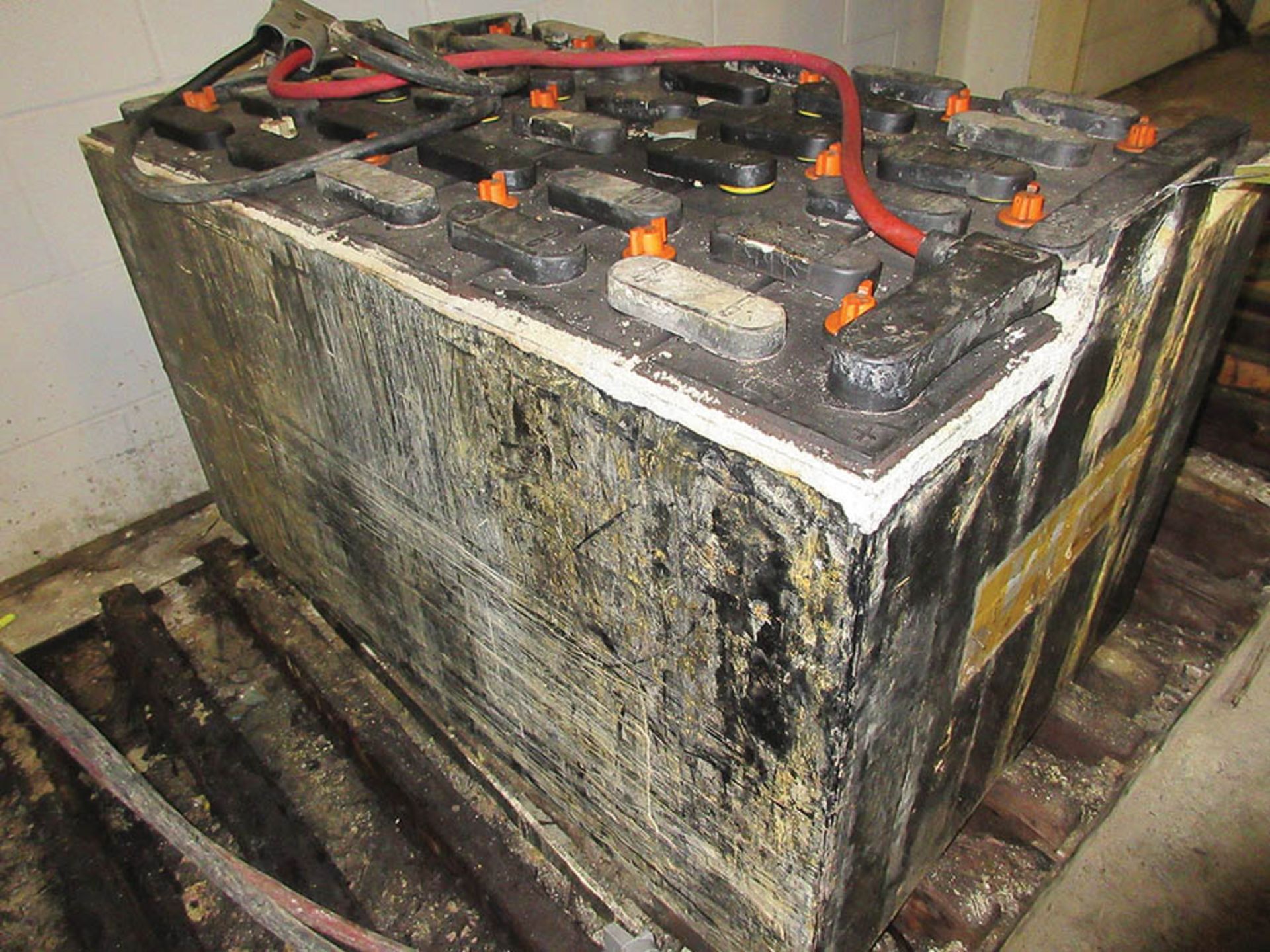 CD TECH 36V. FORKLIFT BATTERY - Image 2 of 2