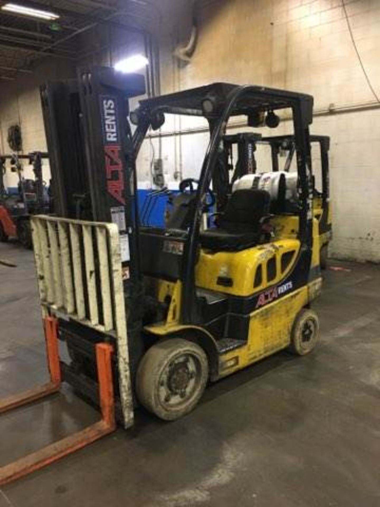 2014 YALE 5,000-LB. CAPACITY LPG FORKLIFT, MODEL GLC050VX, 3-STAGE MAST, 194.9'' MAX LOAD HEIGHT,