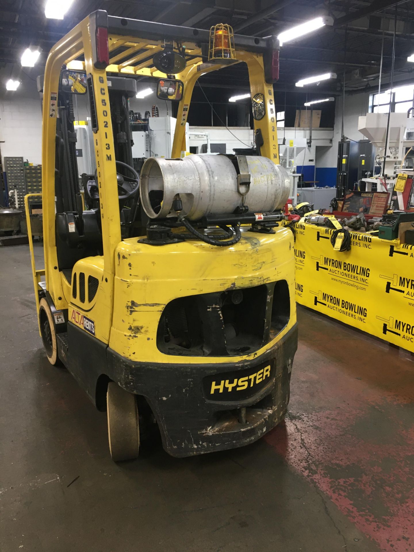 2014 HYSTER 5,000-LB. CAPACITY LPG FORKLIFT, 12,800 HOURS, MODEL S50FT, 3-STAGE MAST, 194.9'' MAX - Image 5 of 6