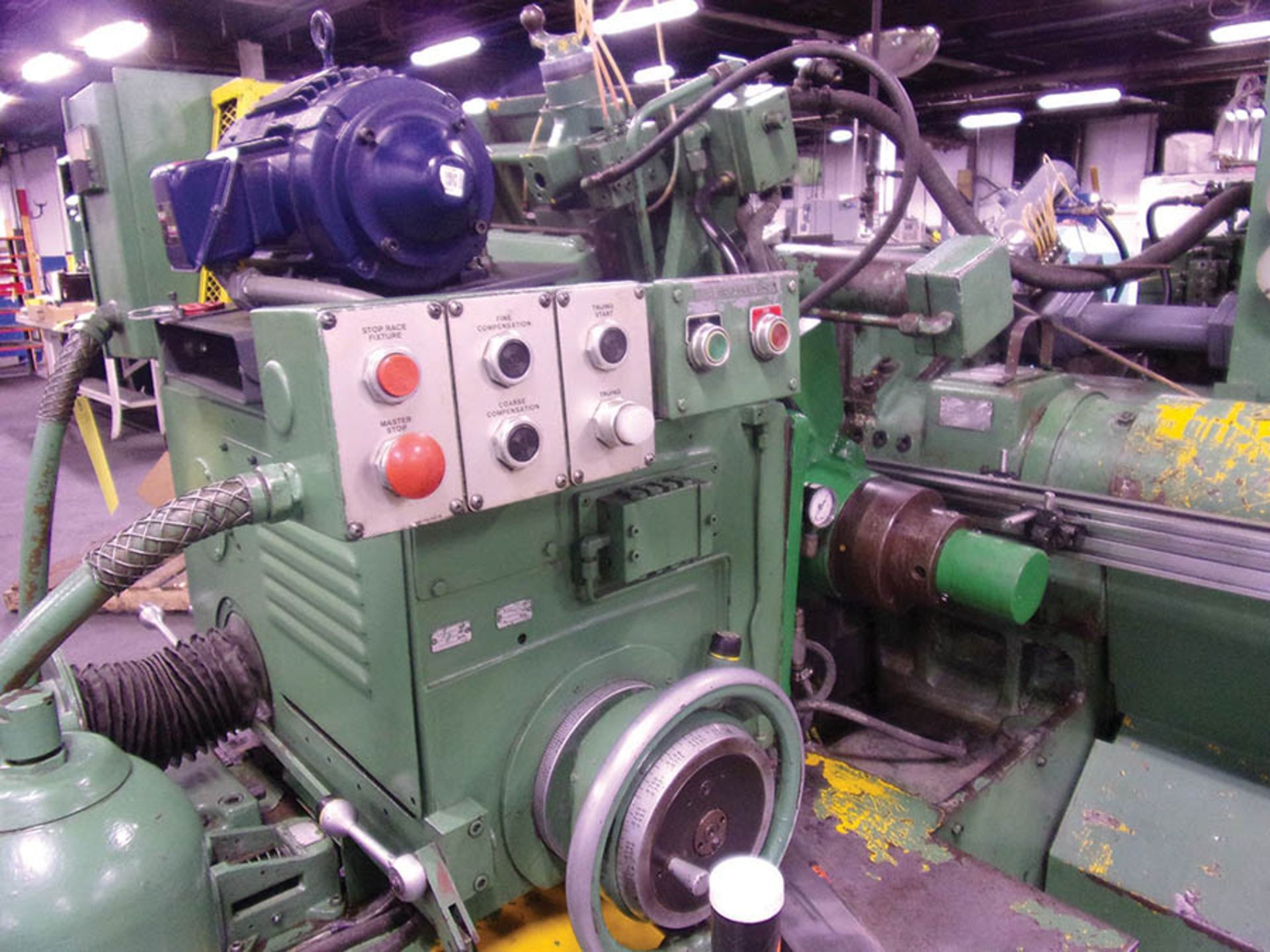 CINCINNATI MILACRON 230-10 TWIN GRIP CENTERLESS GRINDER; PB CONTROL, THRU FEED CONVEYOR, DRESSER - Image 7 of 8