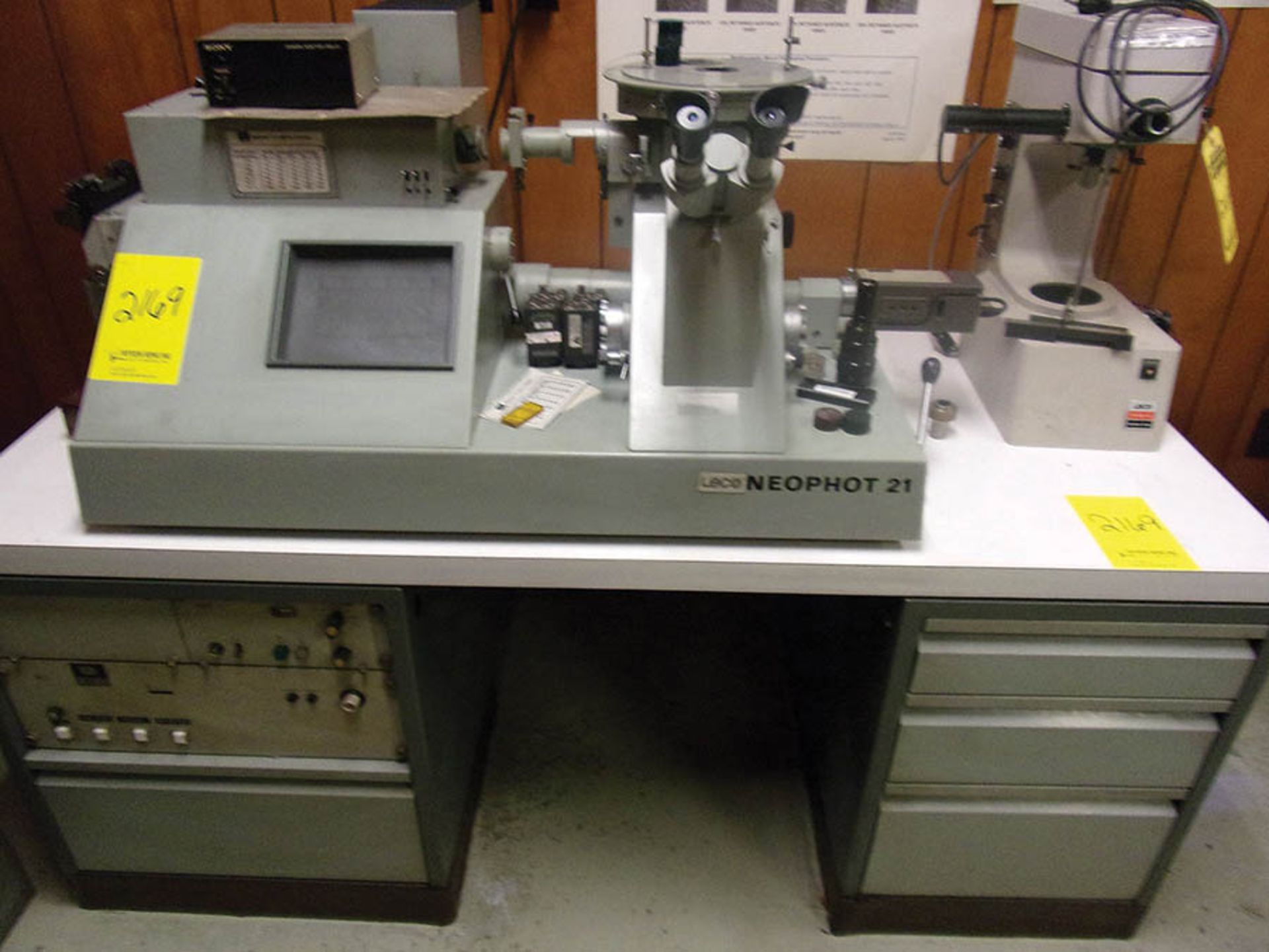 LECO M-400-G HARDNESS TESTER AND LECO NEOPHOT 21 METALLOGRAPH MACHINE - Image 2 of 2