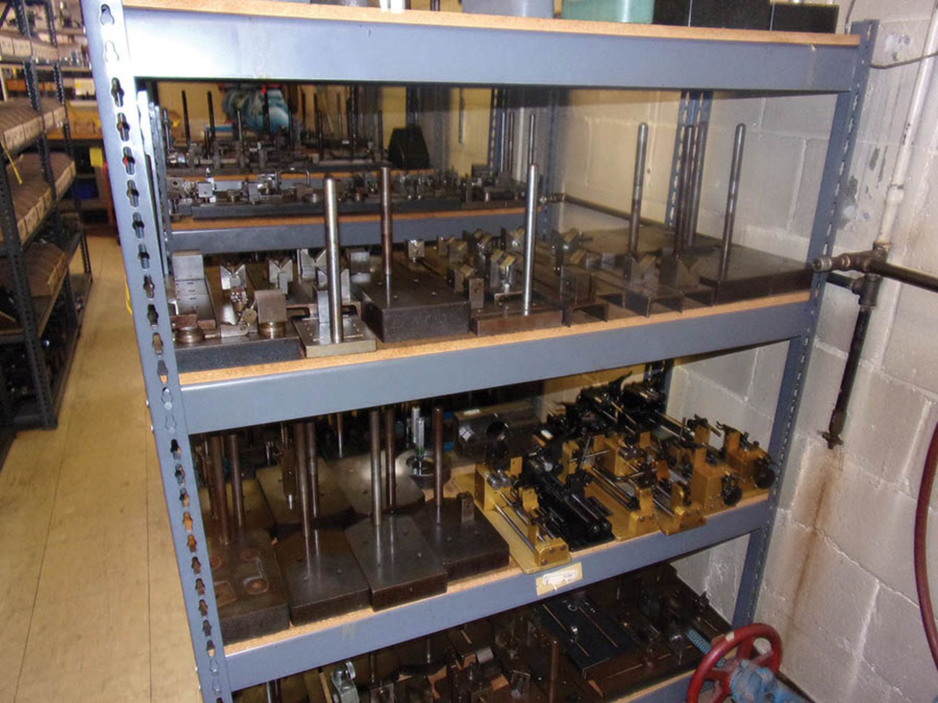 SHELF UNIT AND STANDS/WORKHOLDING