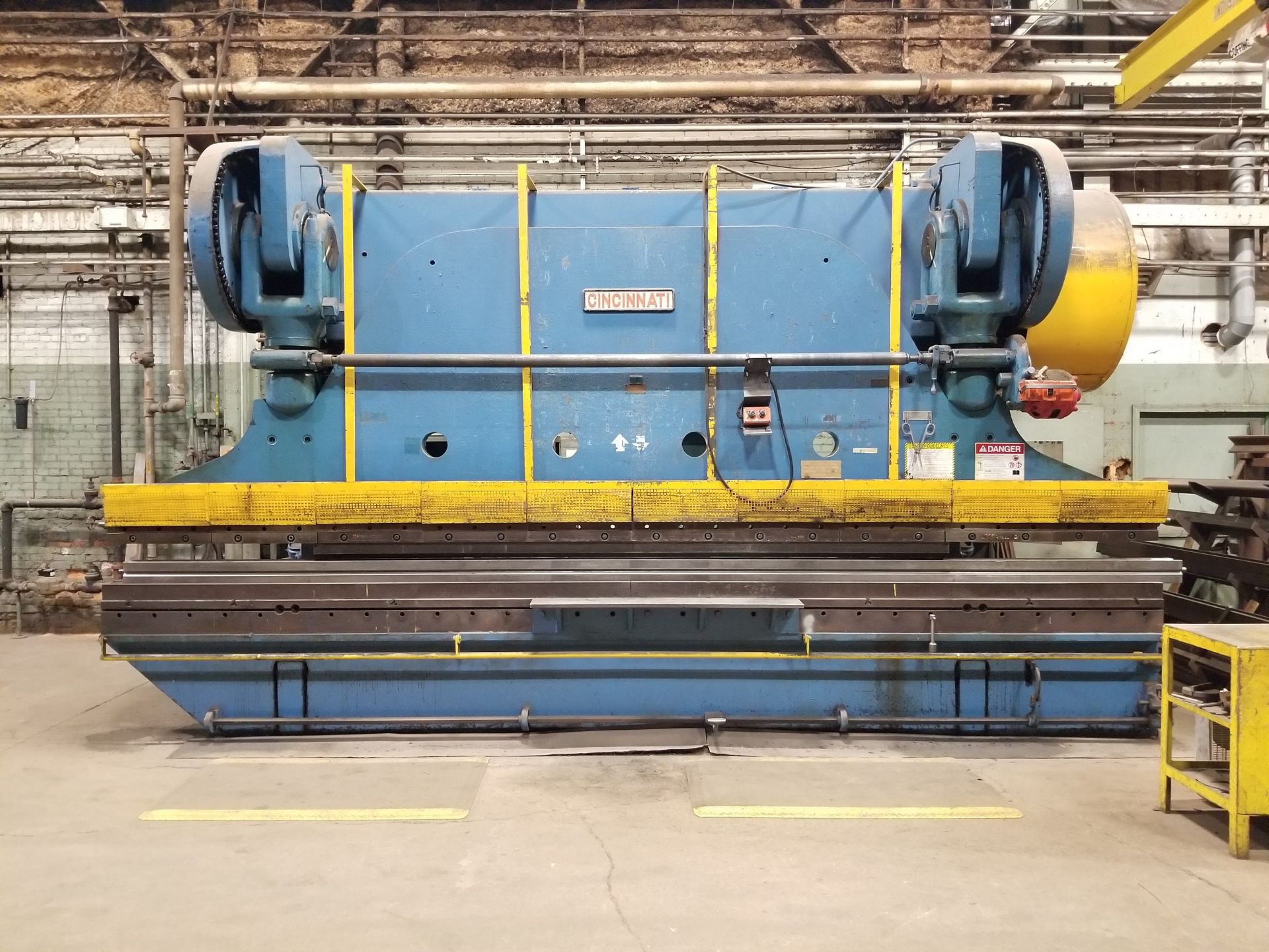 CINCINNATI 600-TON X 20' BED MECHANICAL PRESS BRAKE - Image 6 of 6