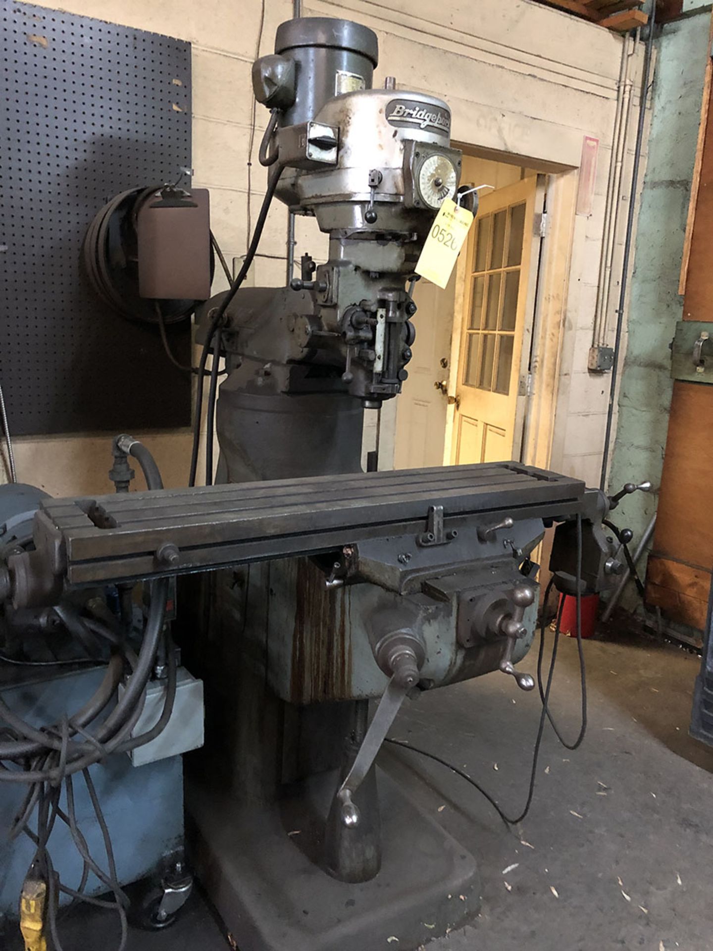 BRIDGEPORT VERTICAL MILL MACHINE; 60-4200 RPM, 42'' X 9' SLOTTED TABLE