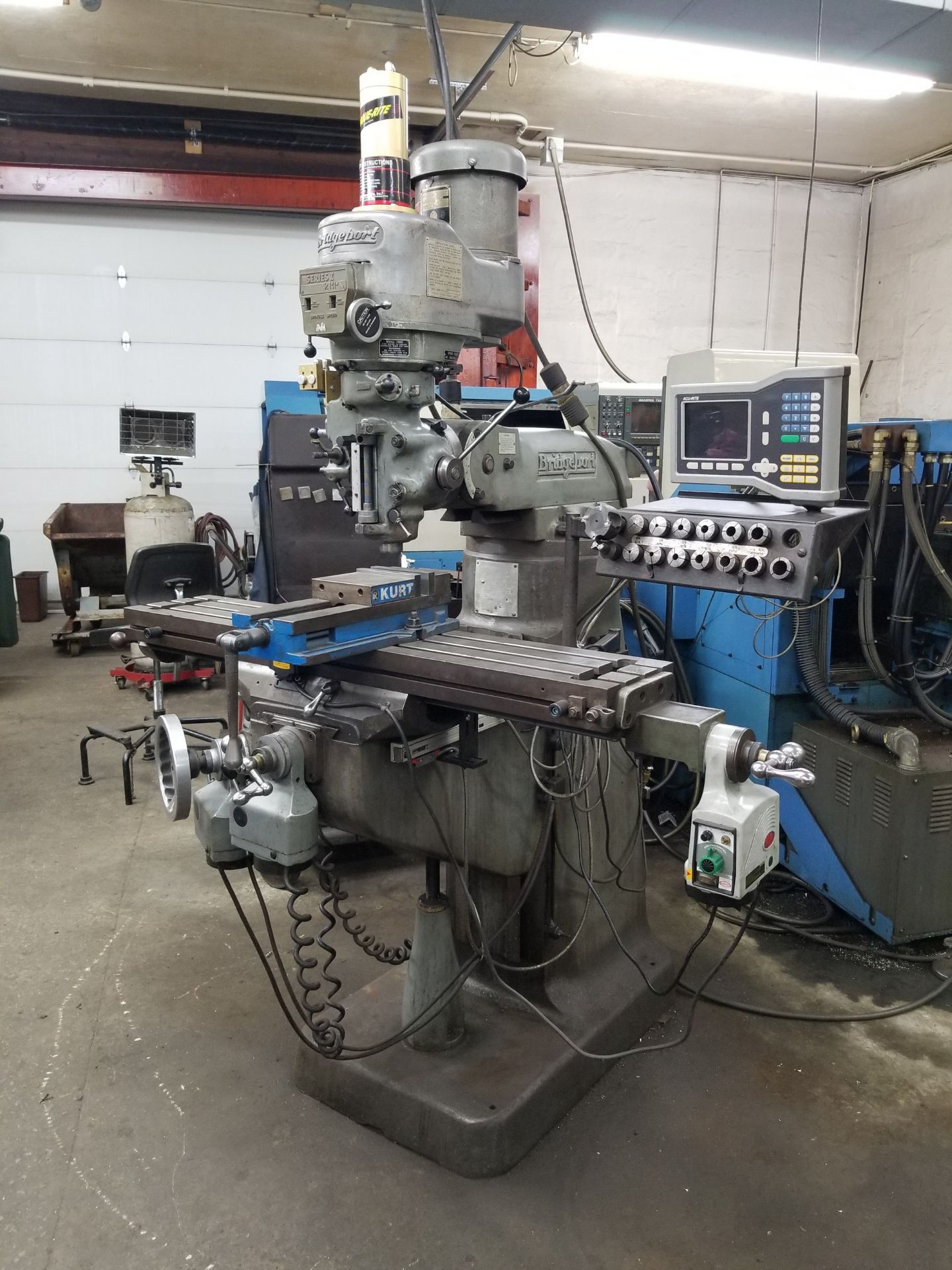 BRIDGEPORT SERIES 1 VERTICAL MILLING MACHINE; S/N 2J-98438-2, 2-HP, TORQUE RITE POWER DRAW BAR, - Image 5 of 8