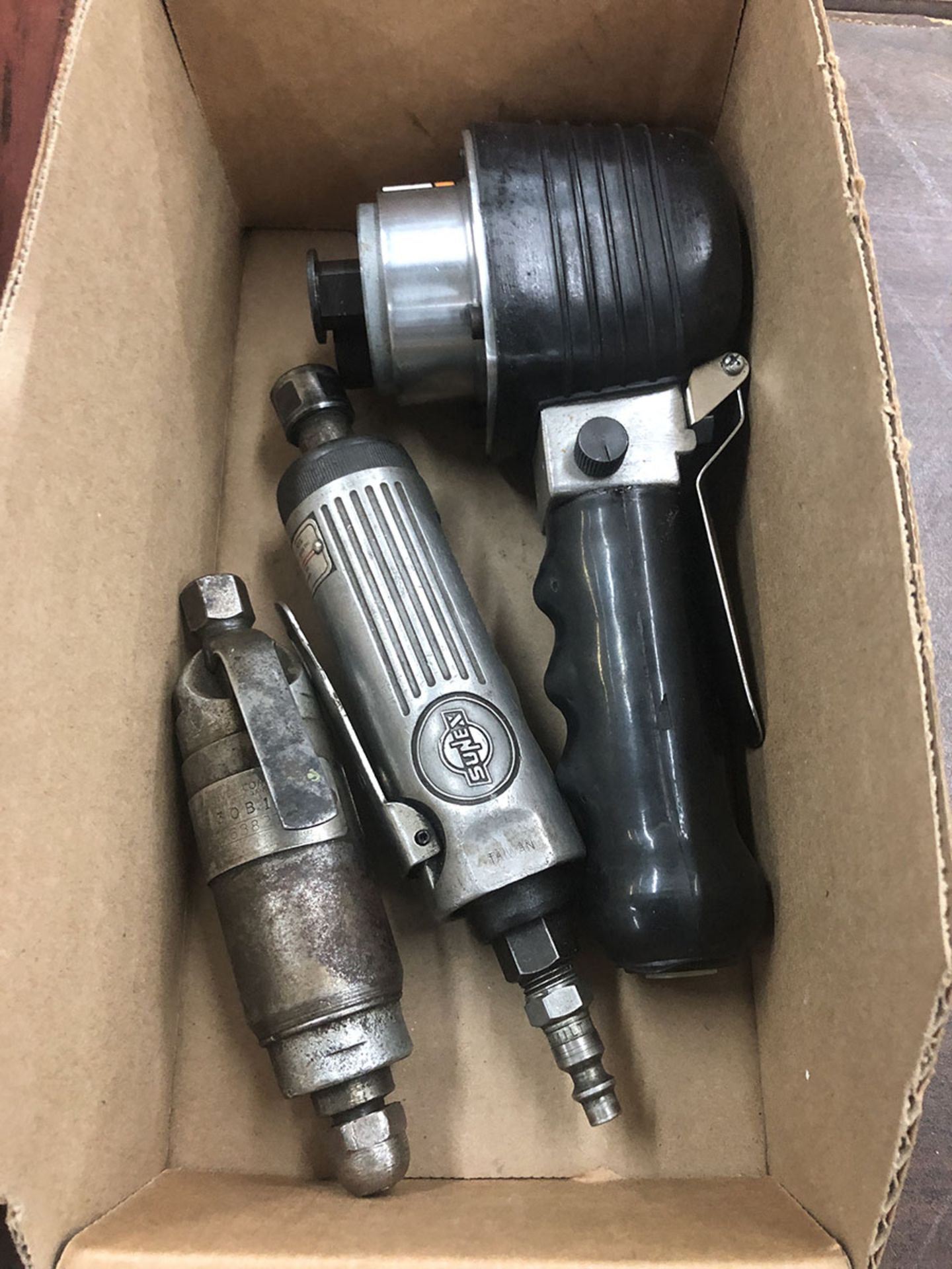 LOT OF PNEUMATIC TOOLS