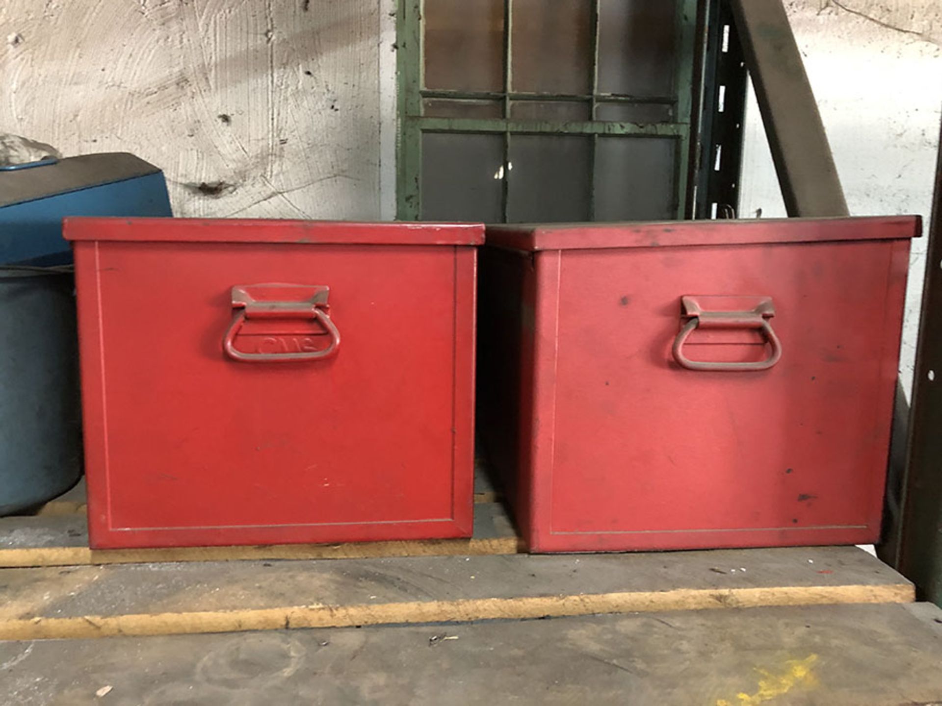 LOT OF TOOL CHEST
