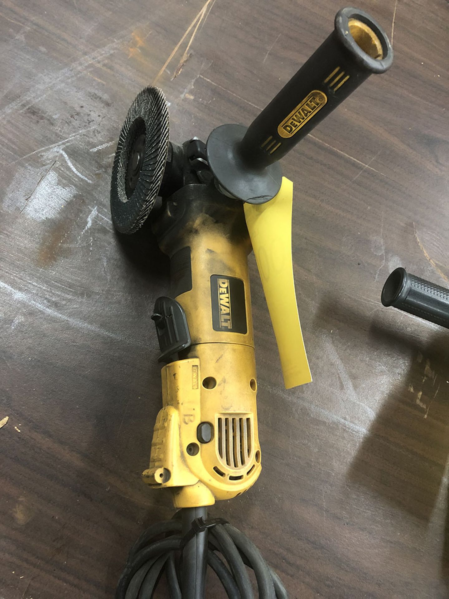 DEWALT ELECTRIC GRINDER D28402 - Image 2 of 2