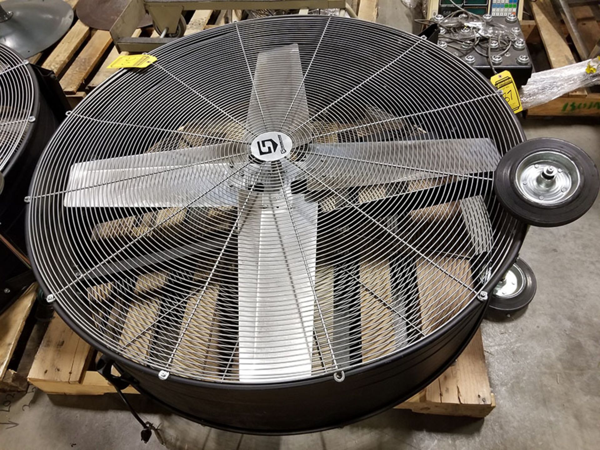 STRONGWAY 48’’ BELT DRIVE DRUM FANS, MODEL 49935, 120V, 60HZ, 9A, LO/HIGH SWITCH - Image 2 of 4