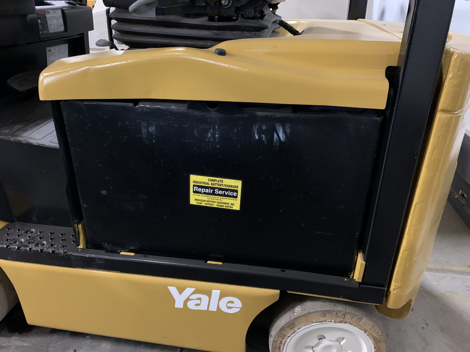 *LOCATED OHIO* 2015 YALE 6,000-LB. CAP FORKLIFT, MOD: ERC060VG, 36V, 3-STAGE, SIDESHIFT, SOLID TIRES - Image 10 of 10