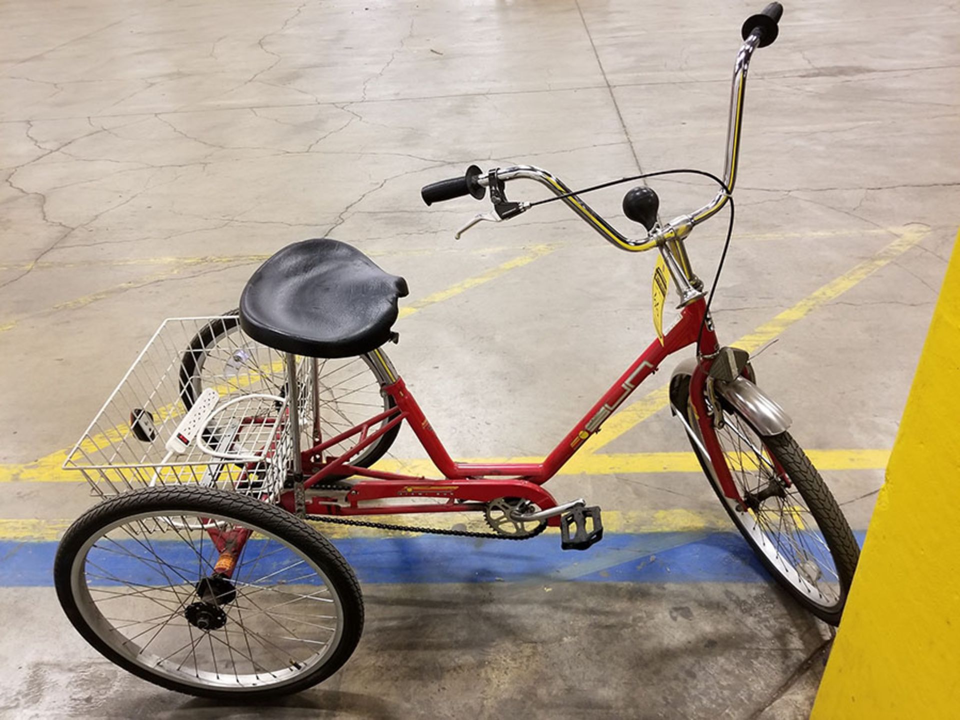 SUN MIAMI SUN TRICYCLE BIKE, SPOKE WHEELS, BASKET, FRONT/REAR HAND BRAKES - Image 3 of 4