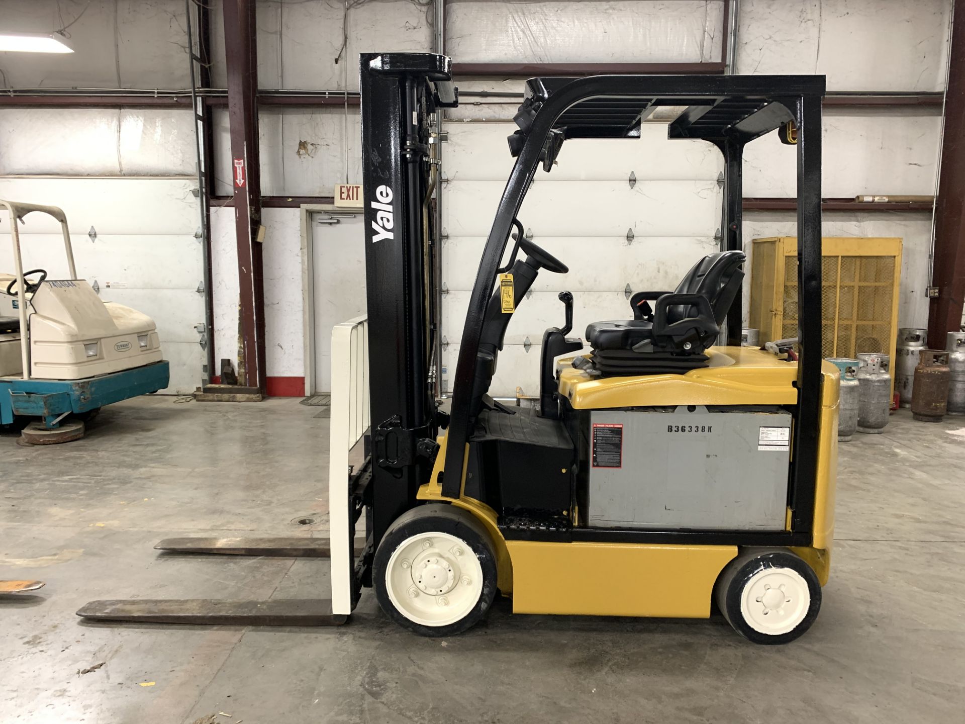 *LOCATED OHIO* 2012 YALE 5,000-LB. CAP FORKLIFT, MOD: ERC050VG, 36V, 3-STAGE, SIDESHIFT, SOLID TIRES