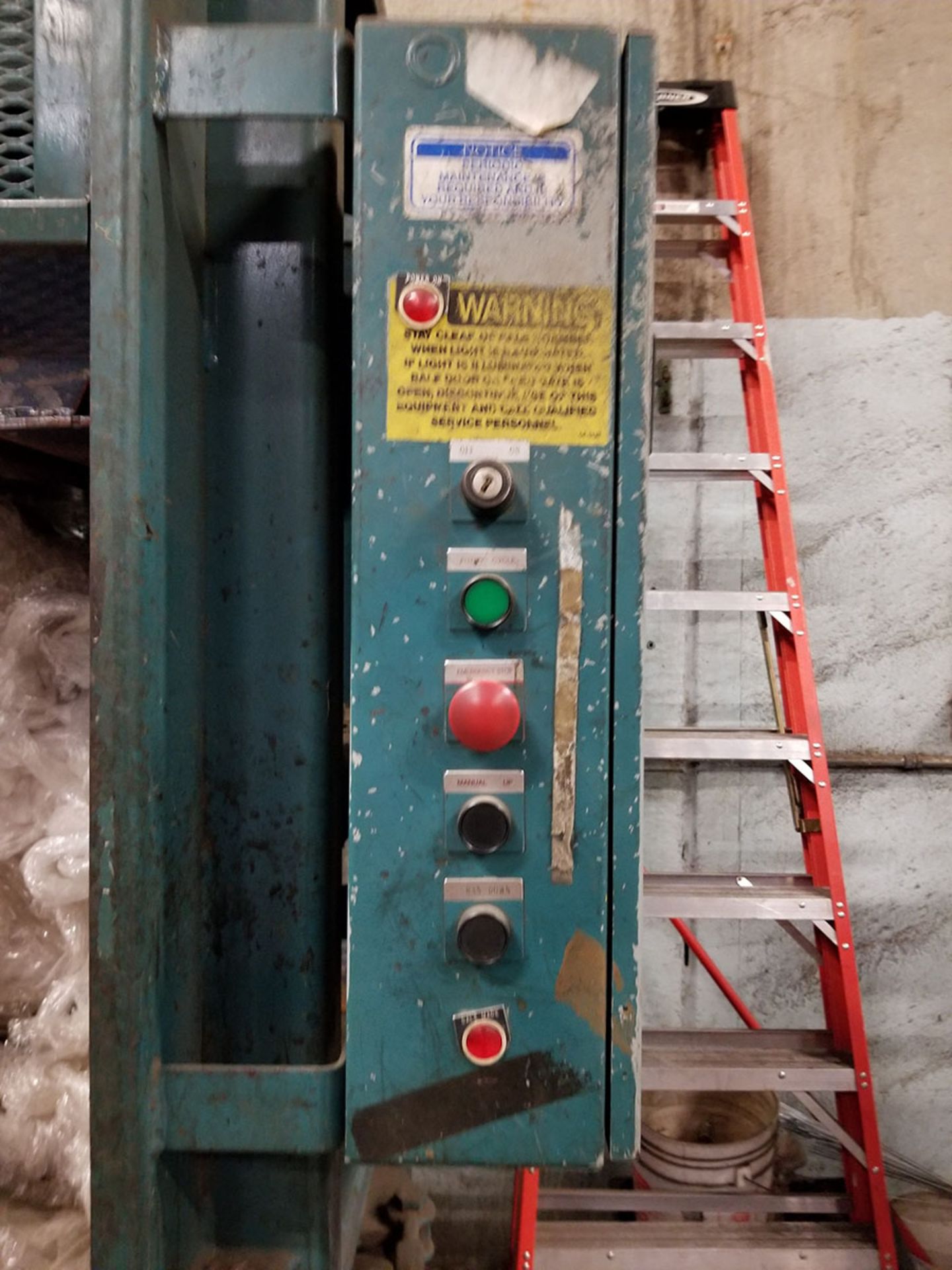 GLOBAL VERTICAL BALER, MODEL BT160HD, S/N 78132, 62’’ WINDOW, SAFETY GATE ***DELAYED - Image 4 of 8