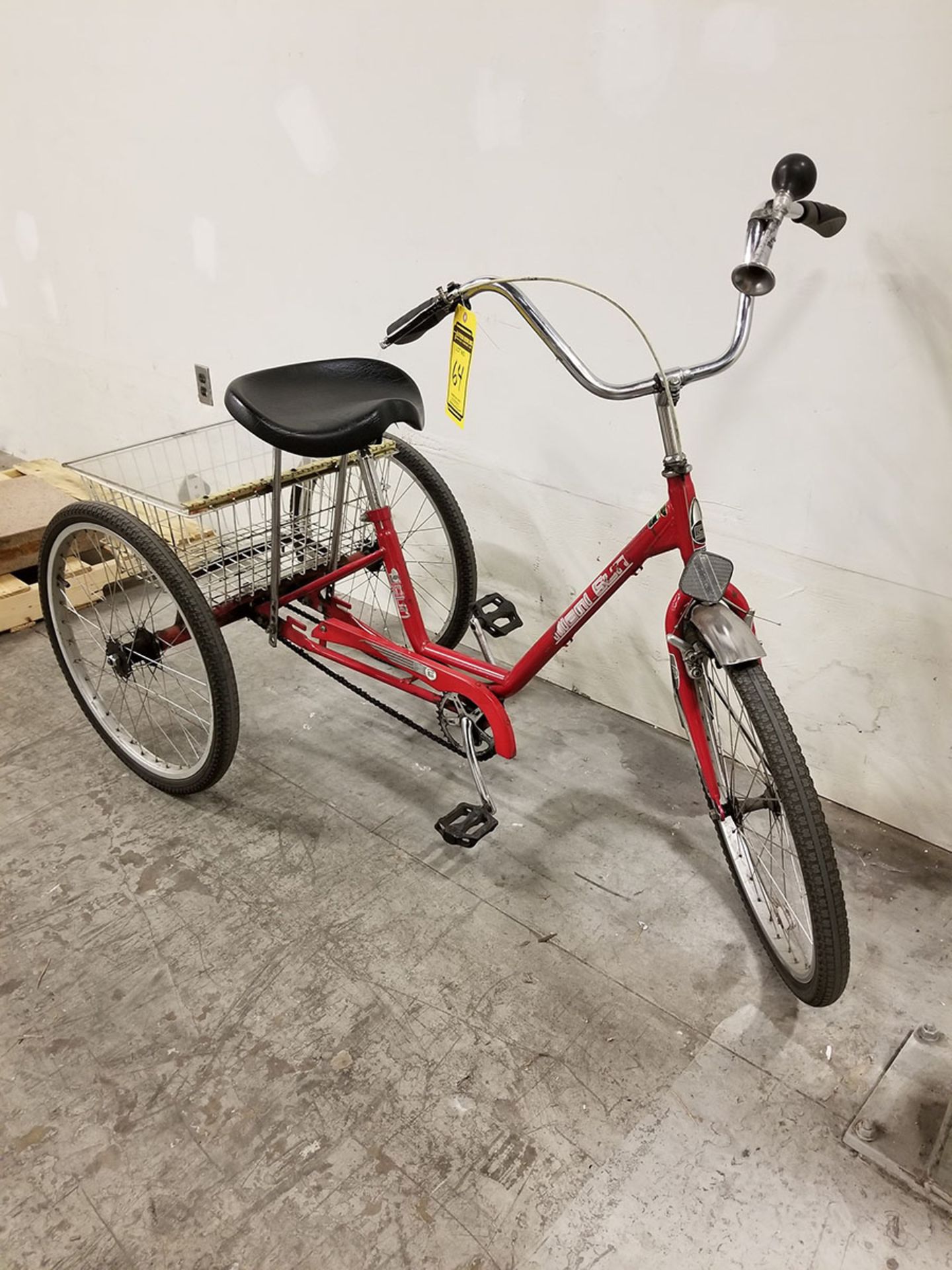 SUN MIAMI SUN TRICYCLE BIKE, SPOKE WHEELS, BASKET, FRONT/REAR HAND BRAKES - Image 2 of 4