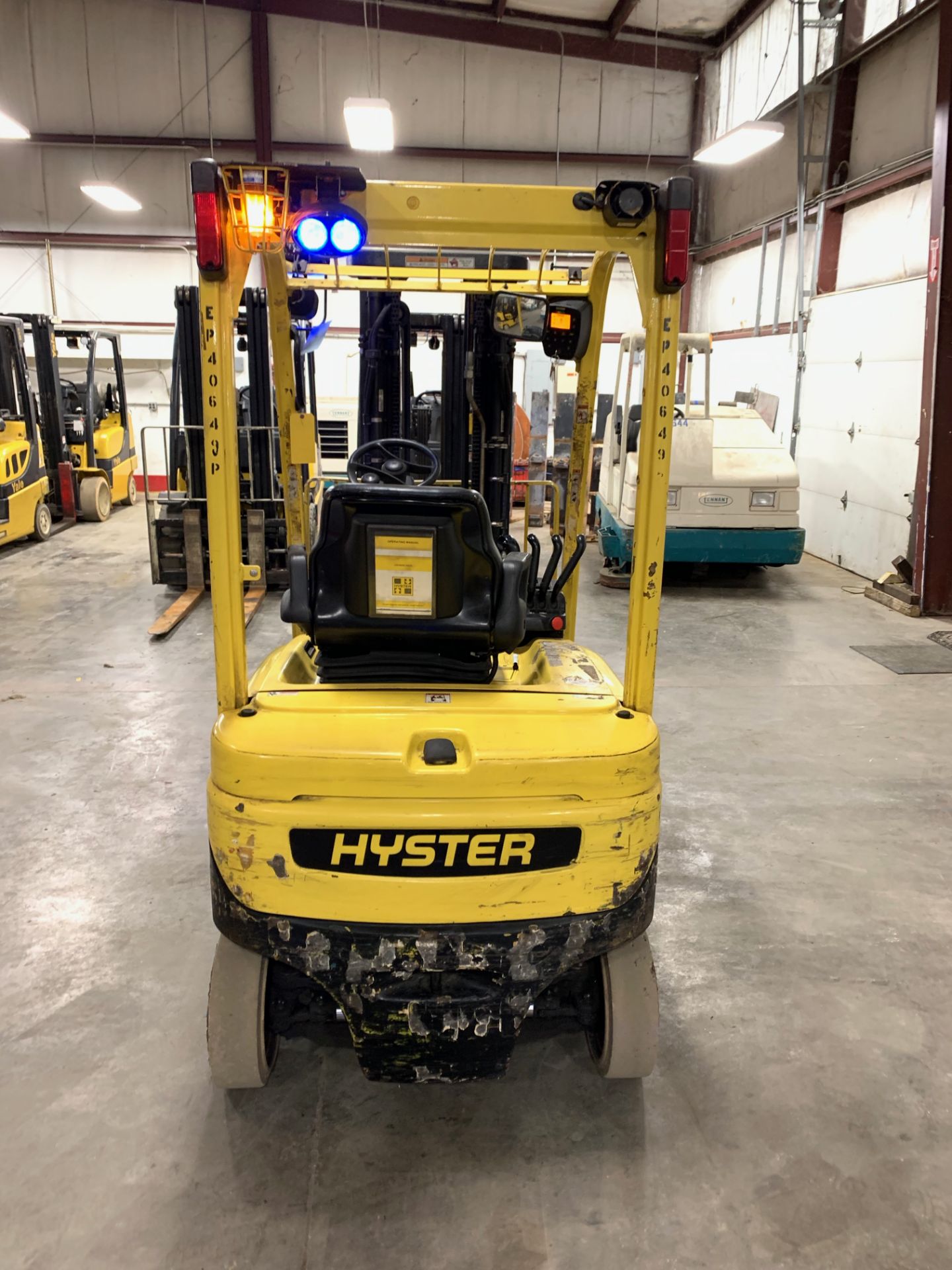 LOCATED OHIO* 2016 HYSTER 4,000-LB. CAP. FORKLIFT, MOD: J40XN, 36V, SOLID TIRES, 3-STAGE, SIDESHIFT - Image 4 of 10