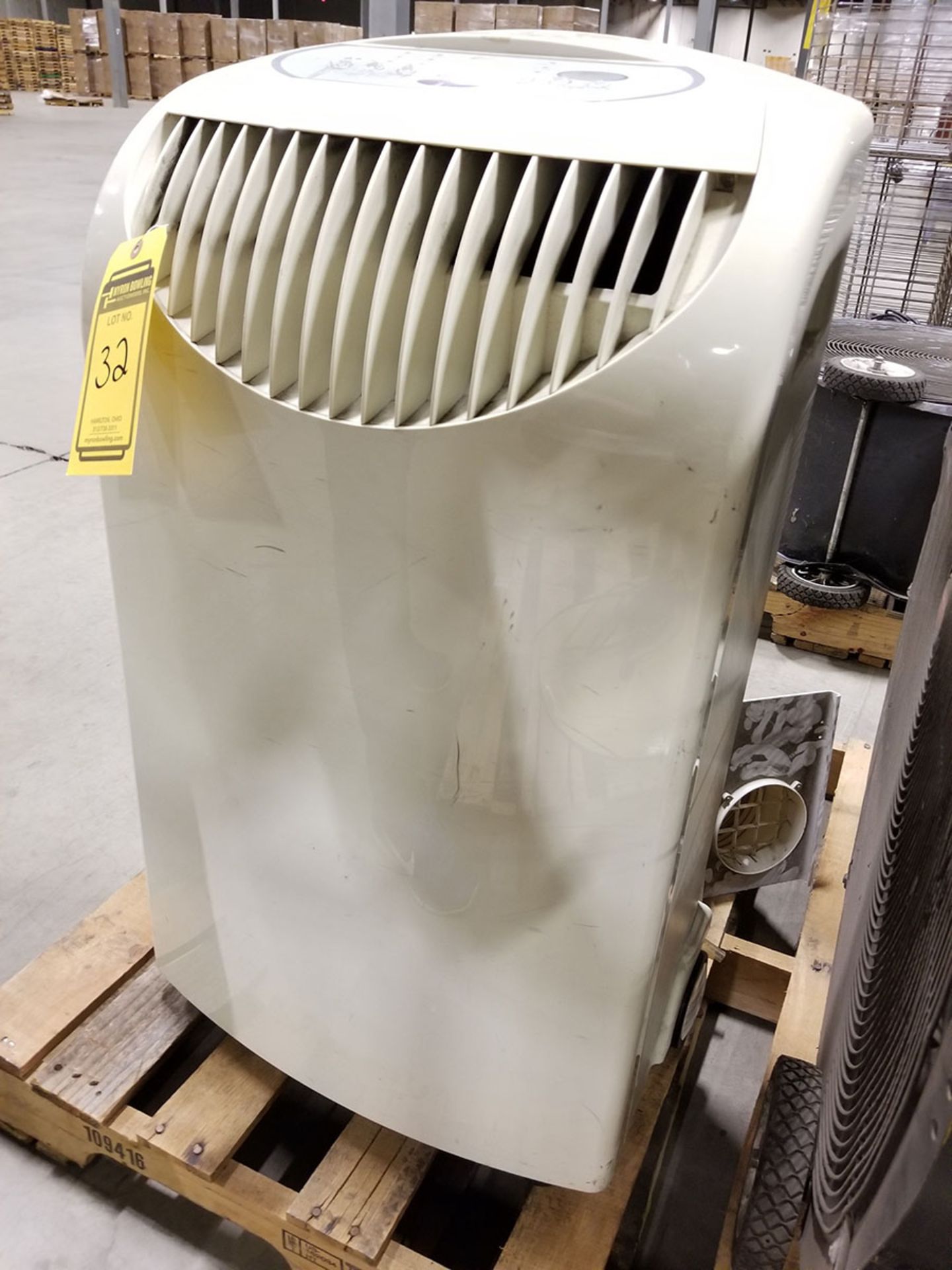 MAYTAG PORTABLE AIR CONDITIONER, MODEL M6P09S2A-B, 9,000 BTU CAPACITY, S/N DS963865 - Image 6 of 6