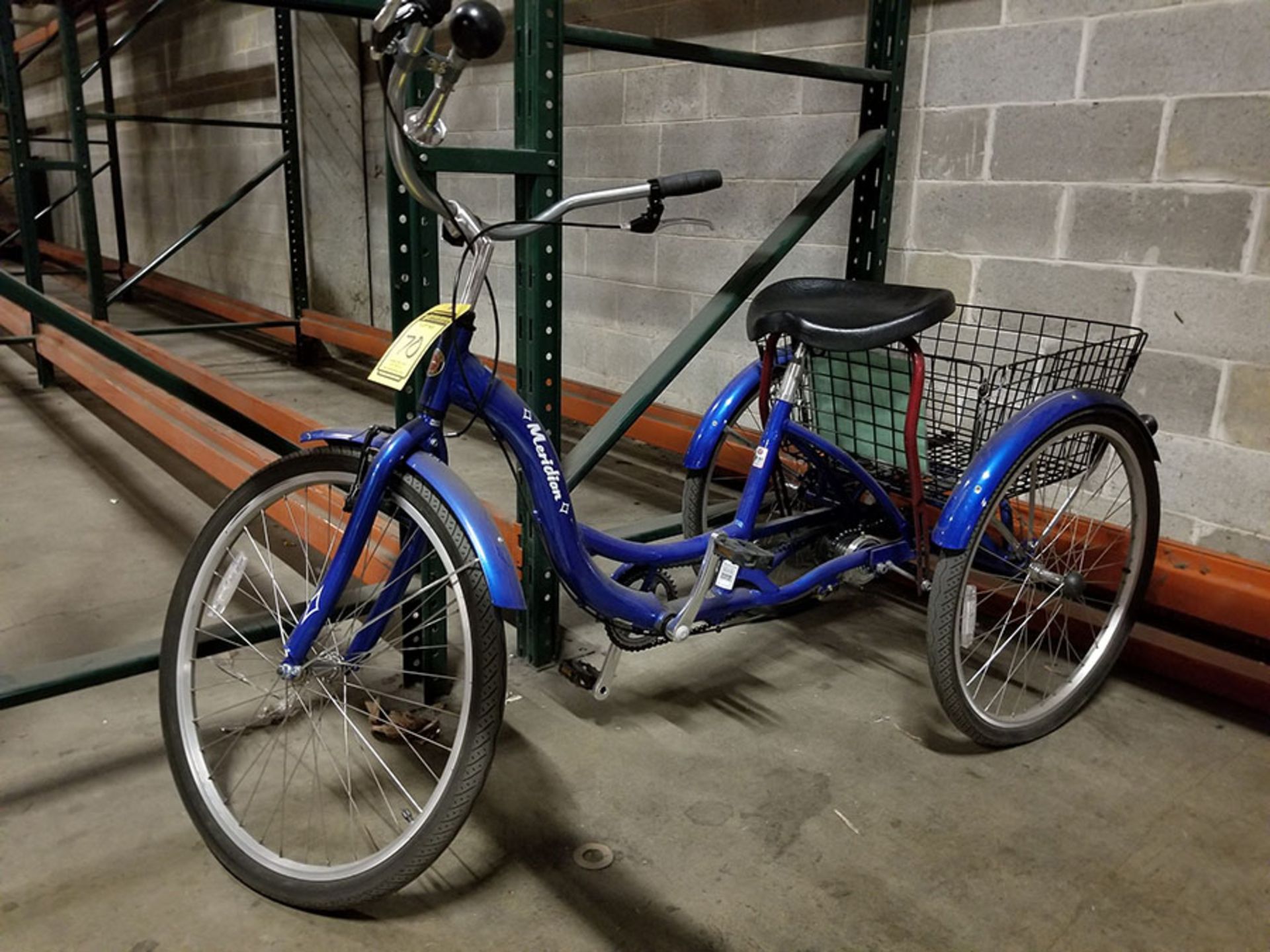 SCHWINN MERIDIAN TRICYCLE BIKE, SPOKE WHEELS, BASKET, FRONT/REAR HAND BRAKES - Image 4 of 4