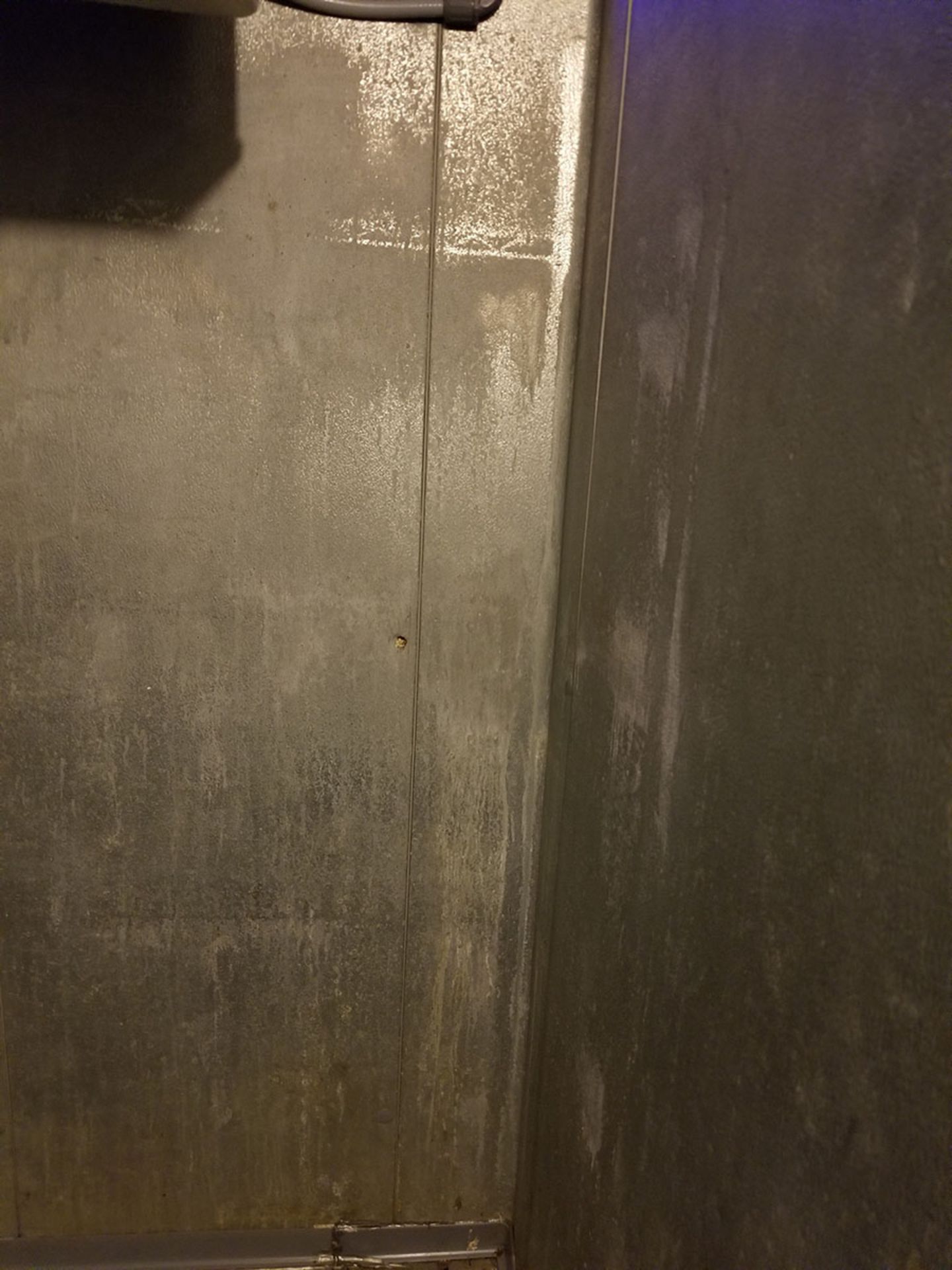 HARFORD DURACOOL WALK IN COOLER, MODEL OW888B, DUAL FAN, INSULATED DOOR PANEL INSTALLATION, 9' X - Bild 6 aus 10