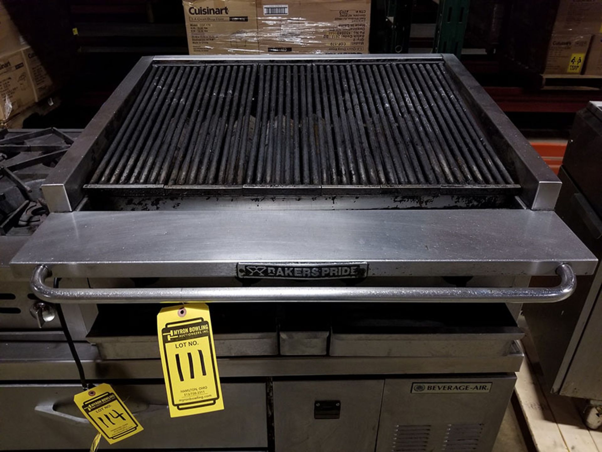 BAKERS PRIDE STAINLESS STEEL 8 BURNER COMMERCIAL GRILL, GREASE PANS, ANGLE DESIGN, 33’’ X 24’’ GRATE