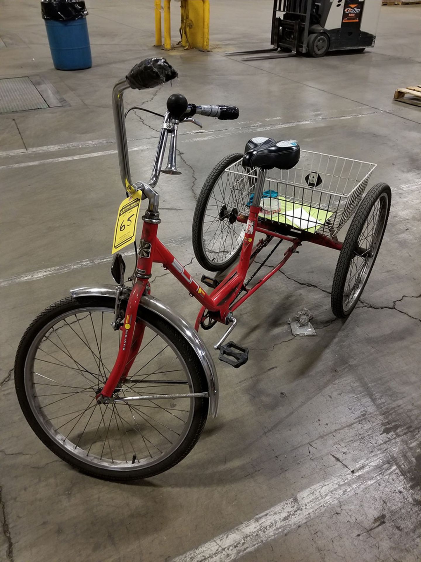 SUN MIAMI SUN TRICYCLE BIKE, SPOKE WHEELS, BASKET, FRONT/REAR HAND BRAKES - Image 3 of 3