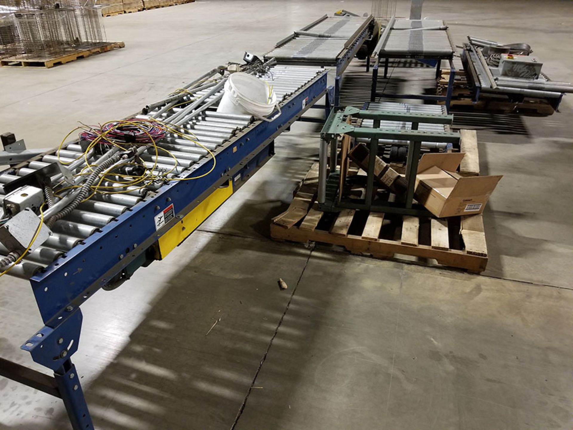 50' OF VERSA ROLLER POWER CONVEYOR, MCC PANEL, SPARE BELT, 30’’ WIDE, ADJUSTABLE HEIGHT - Image 9 of 10