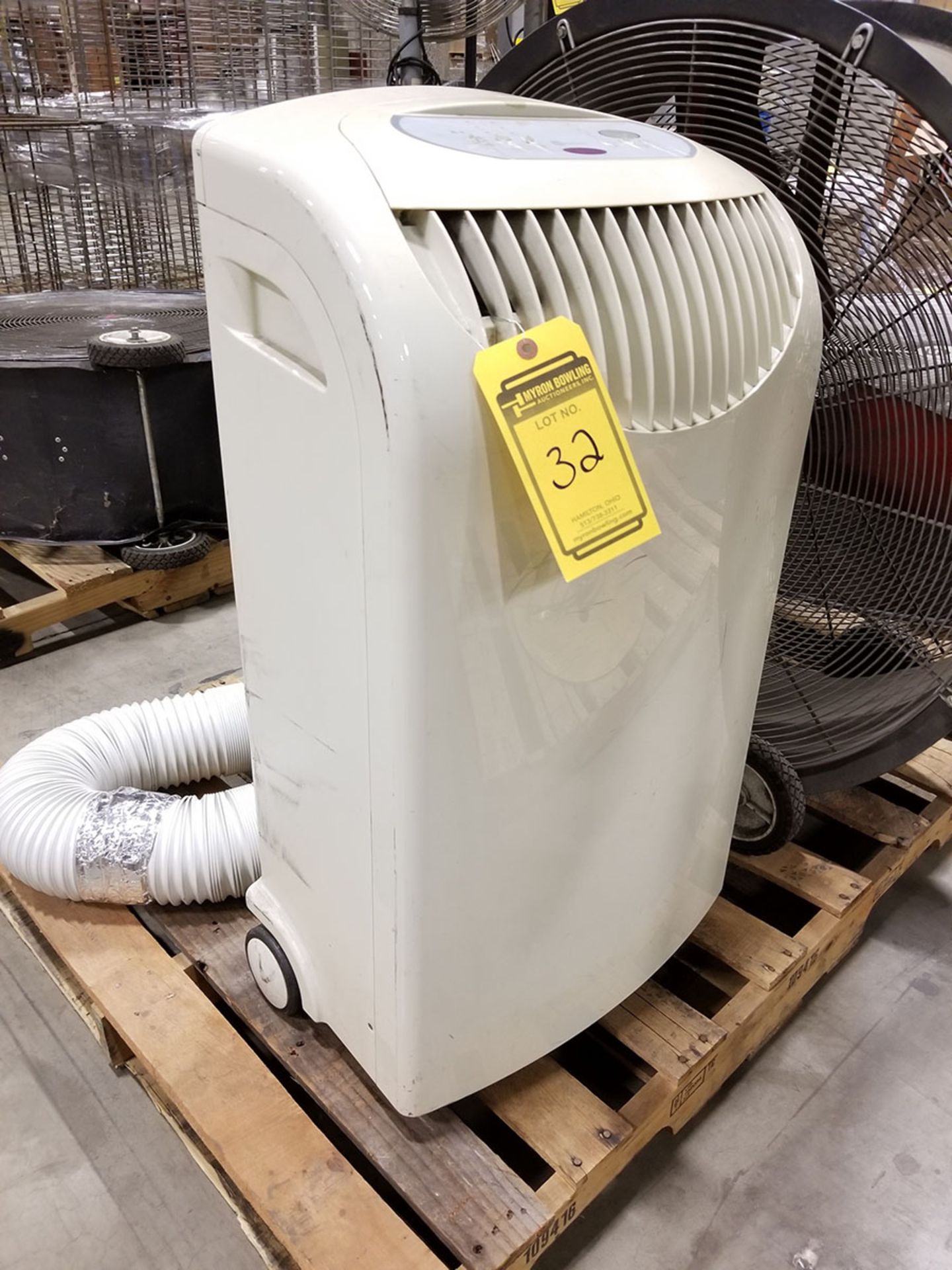 MAYTAG PORTABLE AIR CONDITIONER, MODEL M6P09S2A-B, 9,000 BTU CAPACITY, S/N DS963865