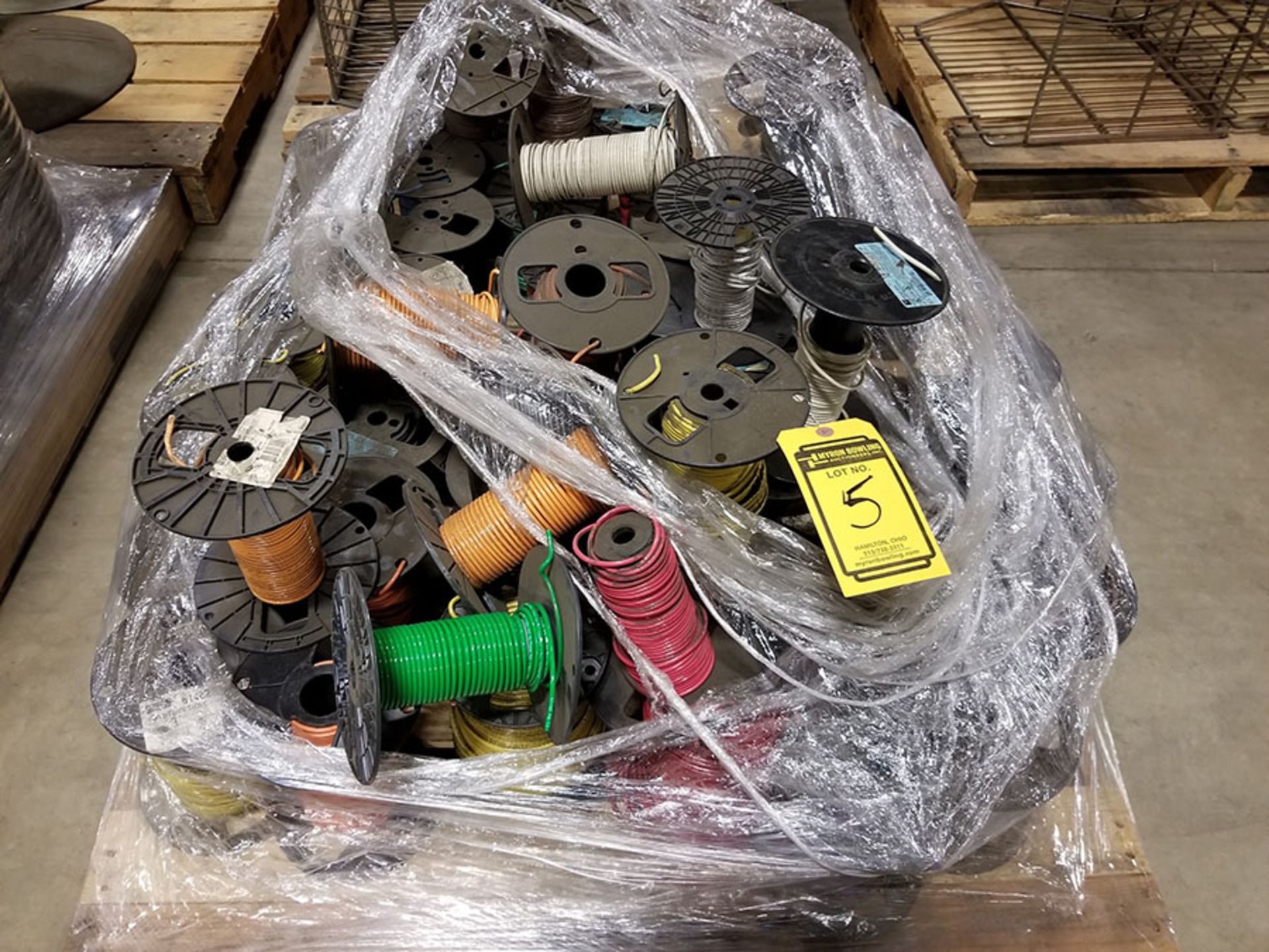 (2) PALLETS OF (30+) ASSORTED SPOOLS OF LOW VOLTAGE STRAND COPPER WIRE, INSULATED, SOME BRAIDED & - Bild 2 aus 8