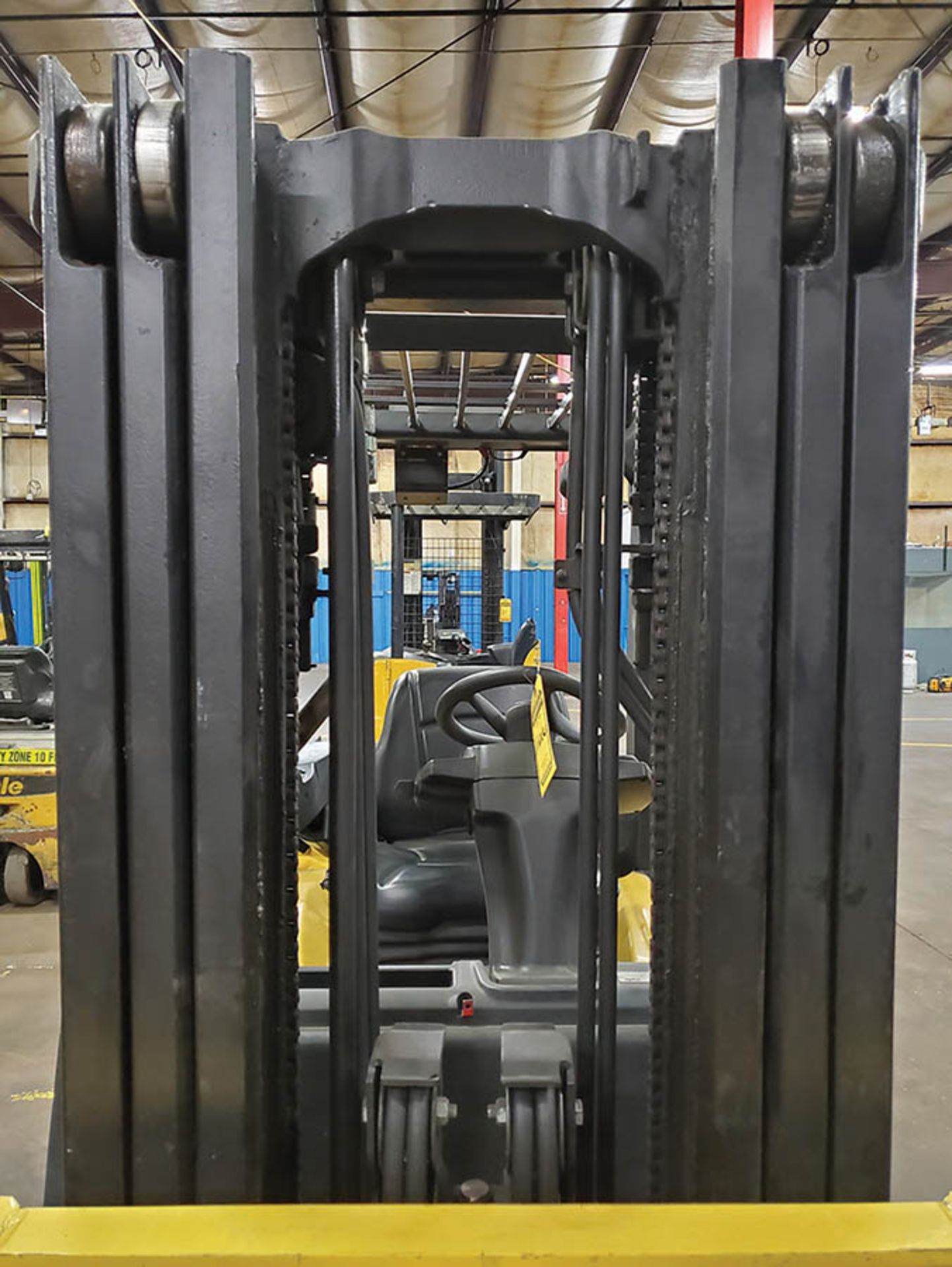 2013 YALE 5,000 LB. FORKLIFT, MODEL GLC050VXNVSE083, S/N A910V22079L, LP, SIDESHIFT, 189'' LIFT - Image 10 of 16