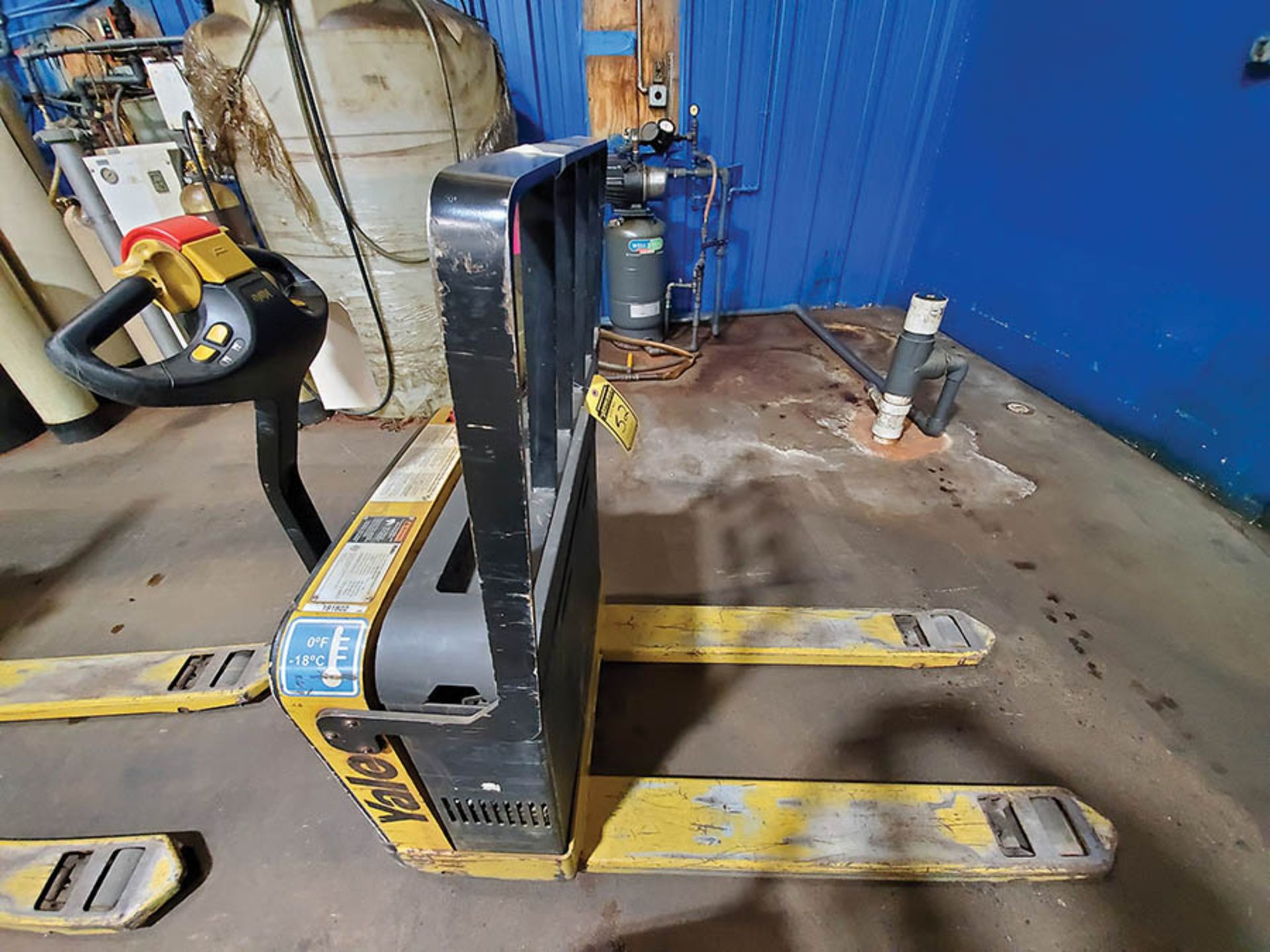 2014 YALE 4,000 LB. ELECTRIC WALK BEHIND PALLET JACK, MODEL MPB040-EN24T2748, S/N B827N61908M, 24- - Image 3 of 11