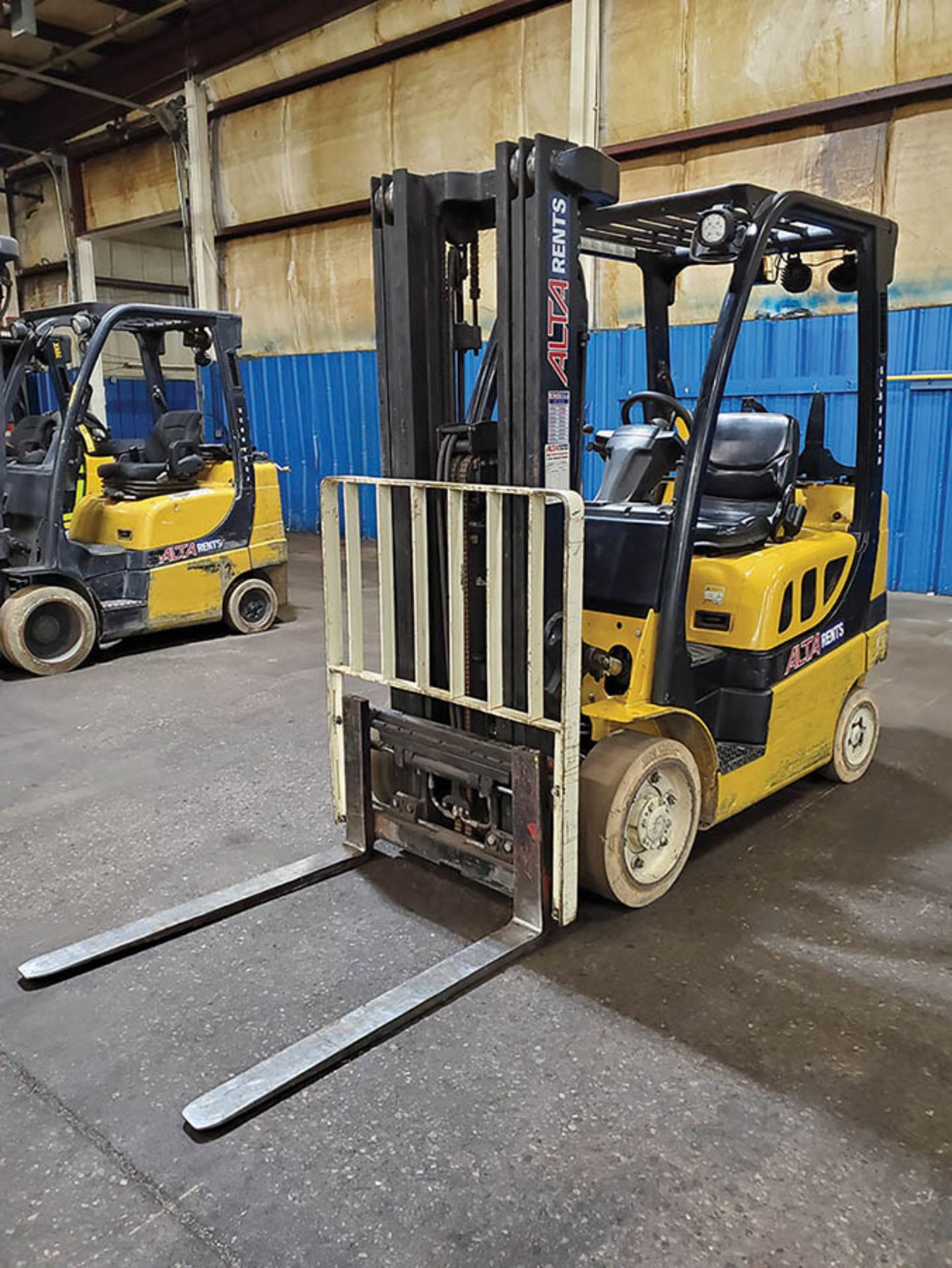 2014 YALE 5,000 LB. FORKLIFT, MODEL GLC050VXNVSE085, S/N B910V01622M, LP, SIDESHIFT, 194’’ LIFT - Image 5 of 15