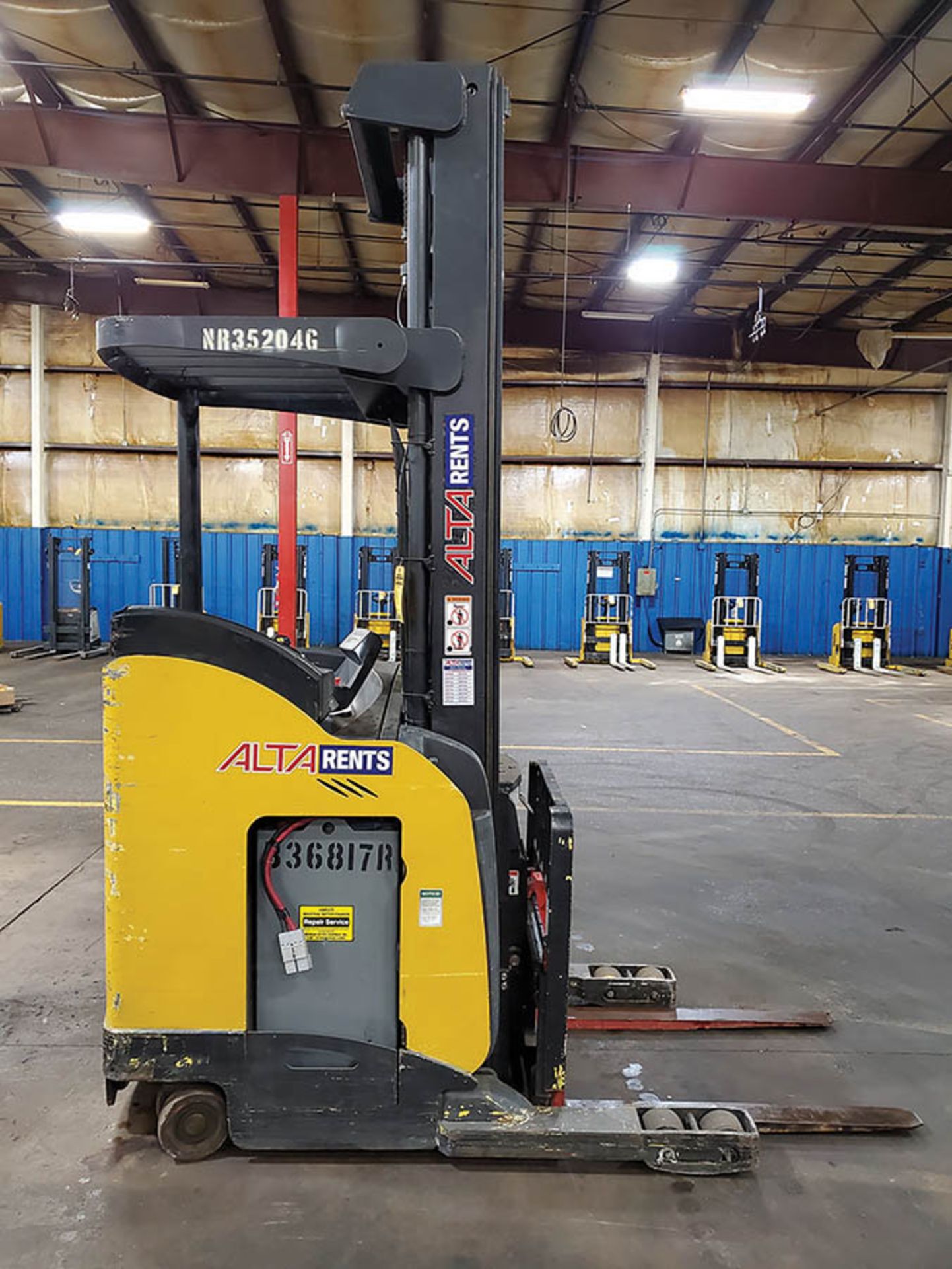 2009 HYSTER 3,500 LB. ELECTRIC NARROW AISLE REACH TRUCK, MODEL N35ZRS-16.5, 36V, RUNS & OPERATES - Image 3 of 15