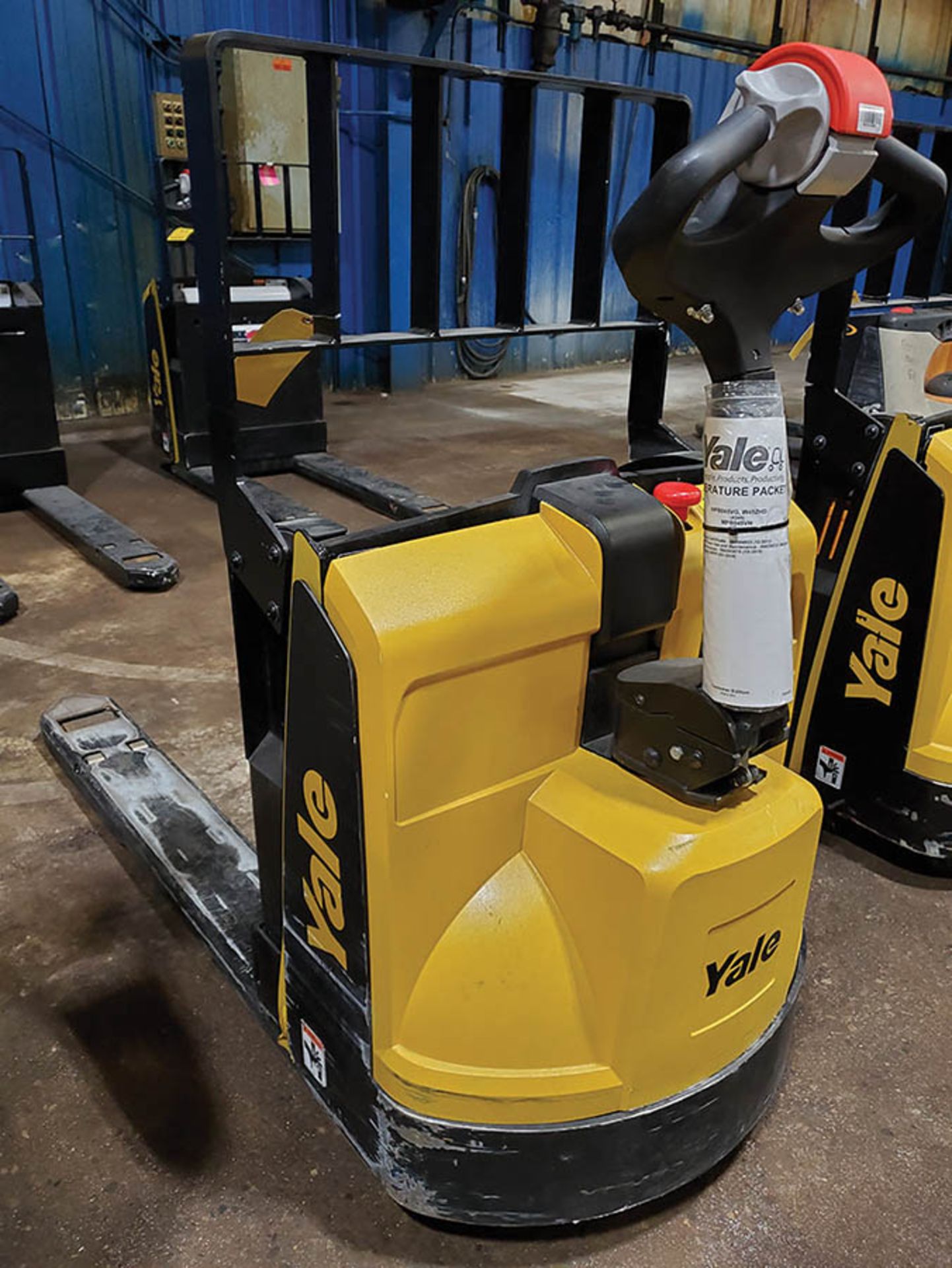 2019 YALE 4,500 LB. ELECTRIC PALLET JACK, MODEL MPB045VGN24T2646, 24-VOLT, TYPE E, 440 A.H., 46’’ - Image 7 of 9