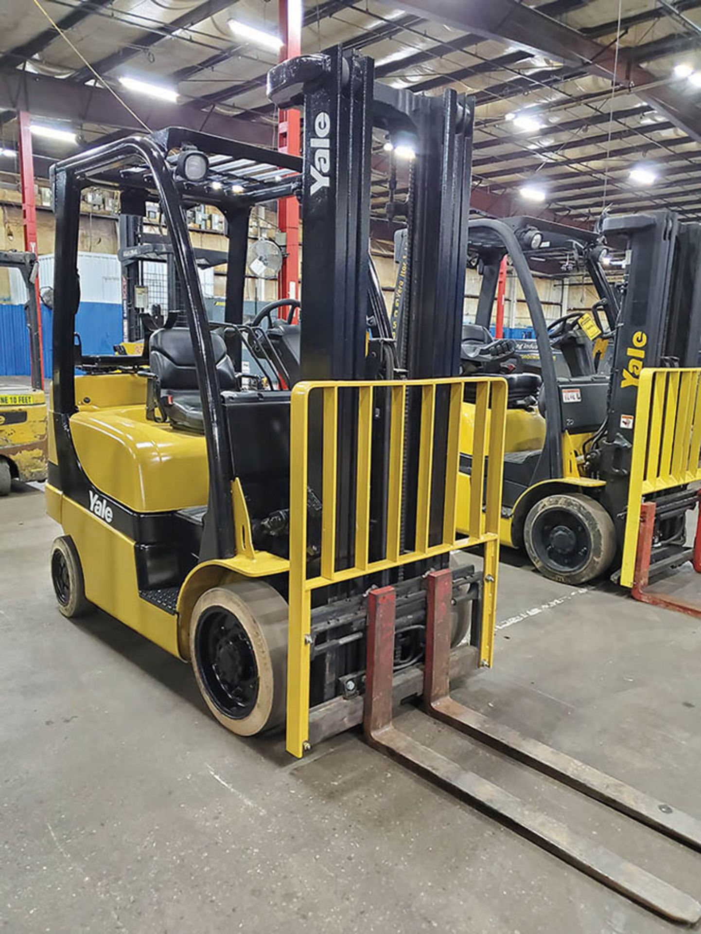 2005 YALE 5,000 LB. FORKLIFT, MODEL GLC050VXNGSE88, S/N A910V02669C, LP, SIDESHIFT, 200'' LIFT - Image 2 of 14