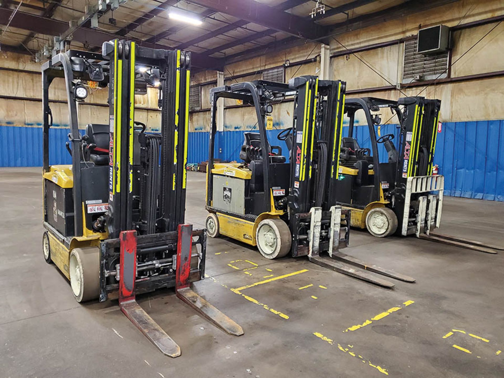 2015 YALE 6,000 LB. ELECTRIC FORKLIFT, MODEL ERC060VFN48TE088, 48-VOLT, SIDESHIFT, FORK - Image 16 of 16