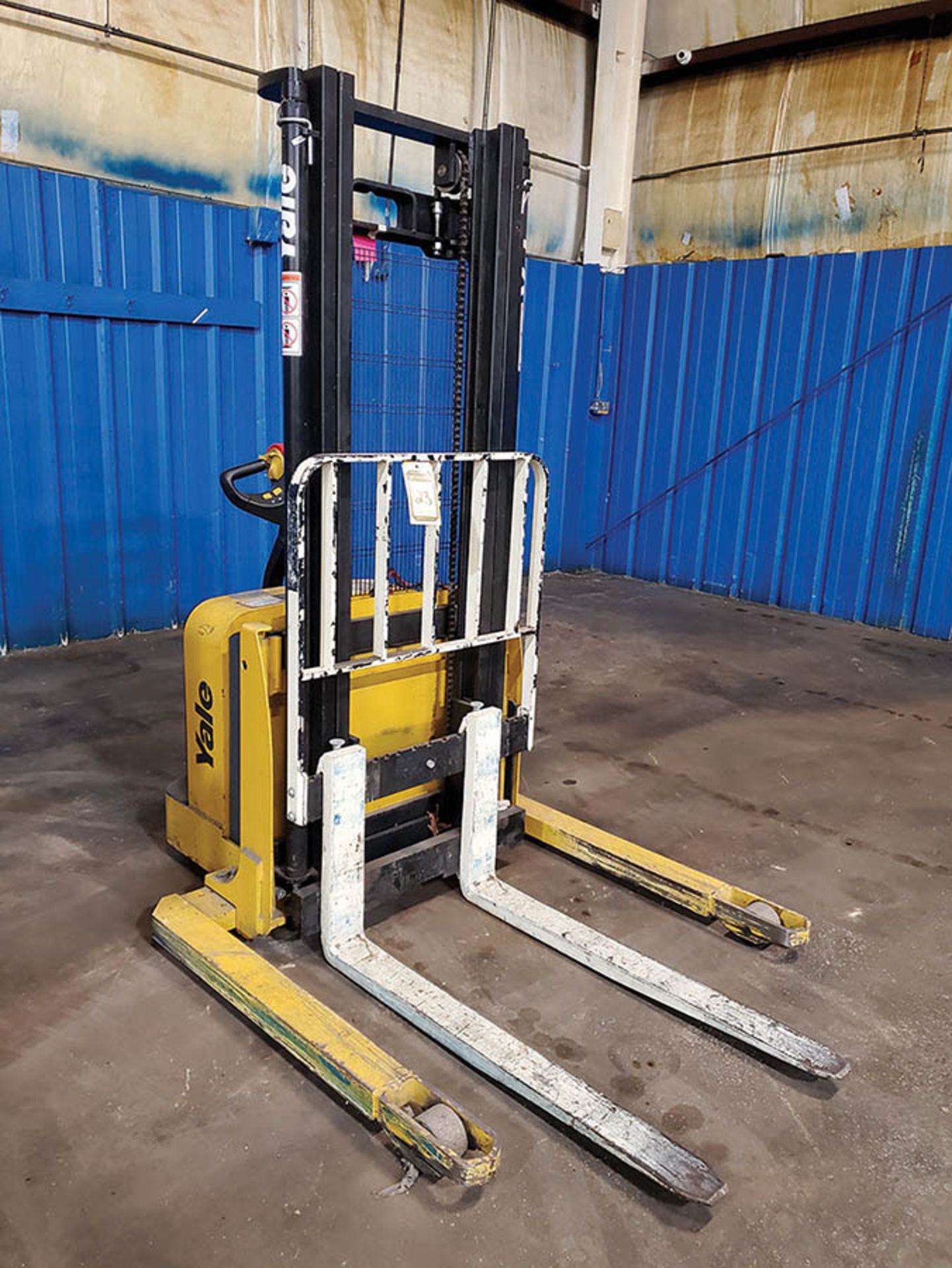 2007 YALE 2,000 LB. WALKIE STACKER, MODEL MSW020SEN24TV080, 125’’ LIFT HEIGHT, 80’’ LOWERED 2-